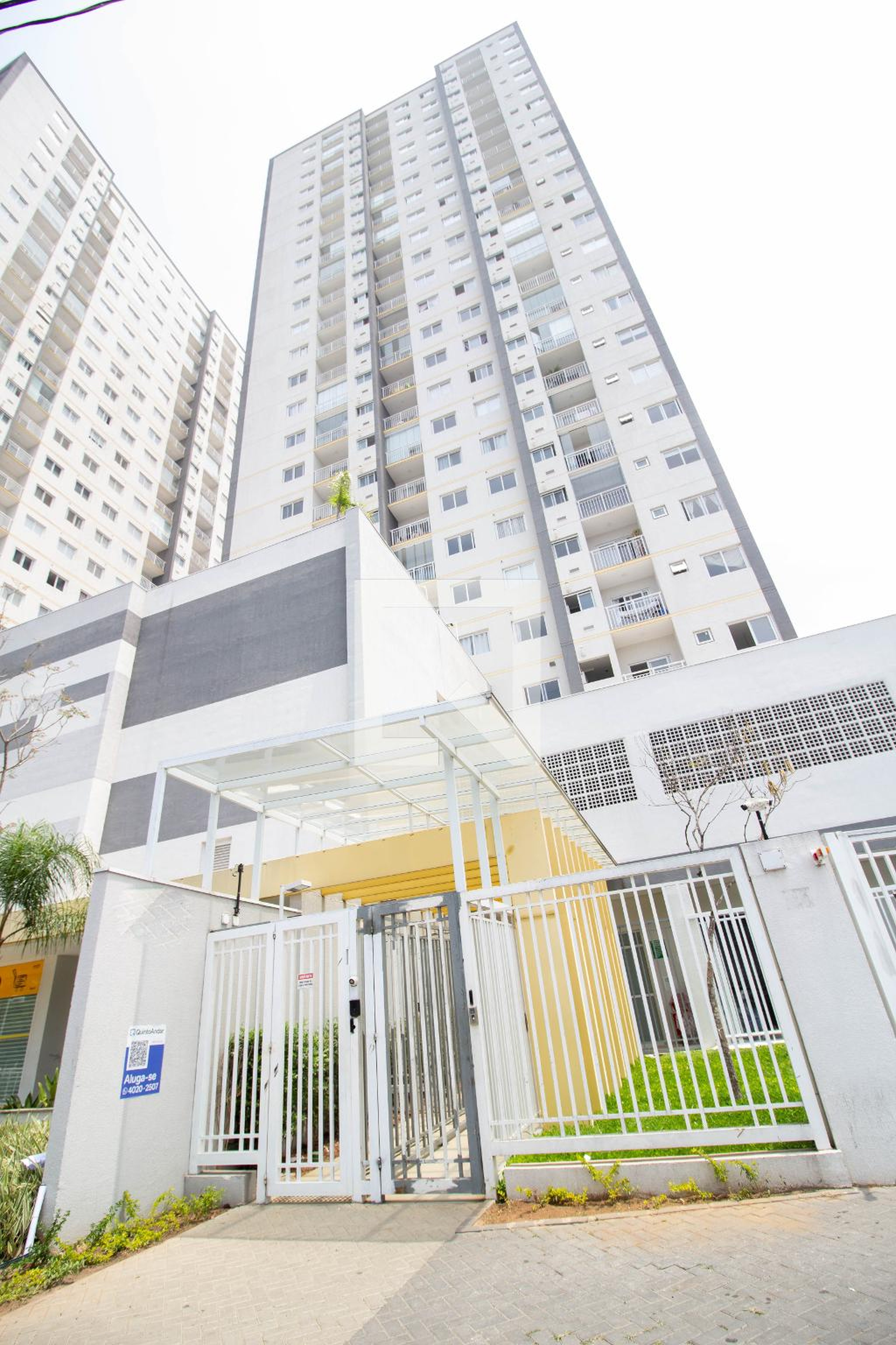 Fachada Condomínio em Avenida Inajar de Souza, 131