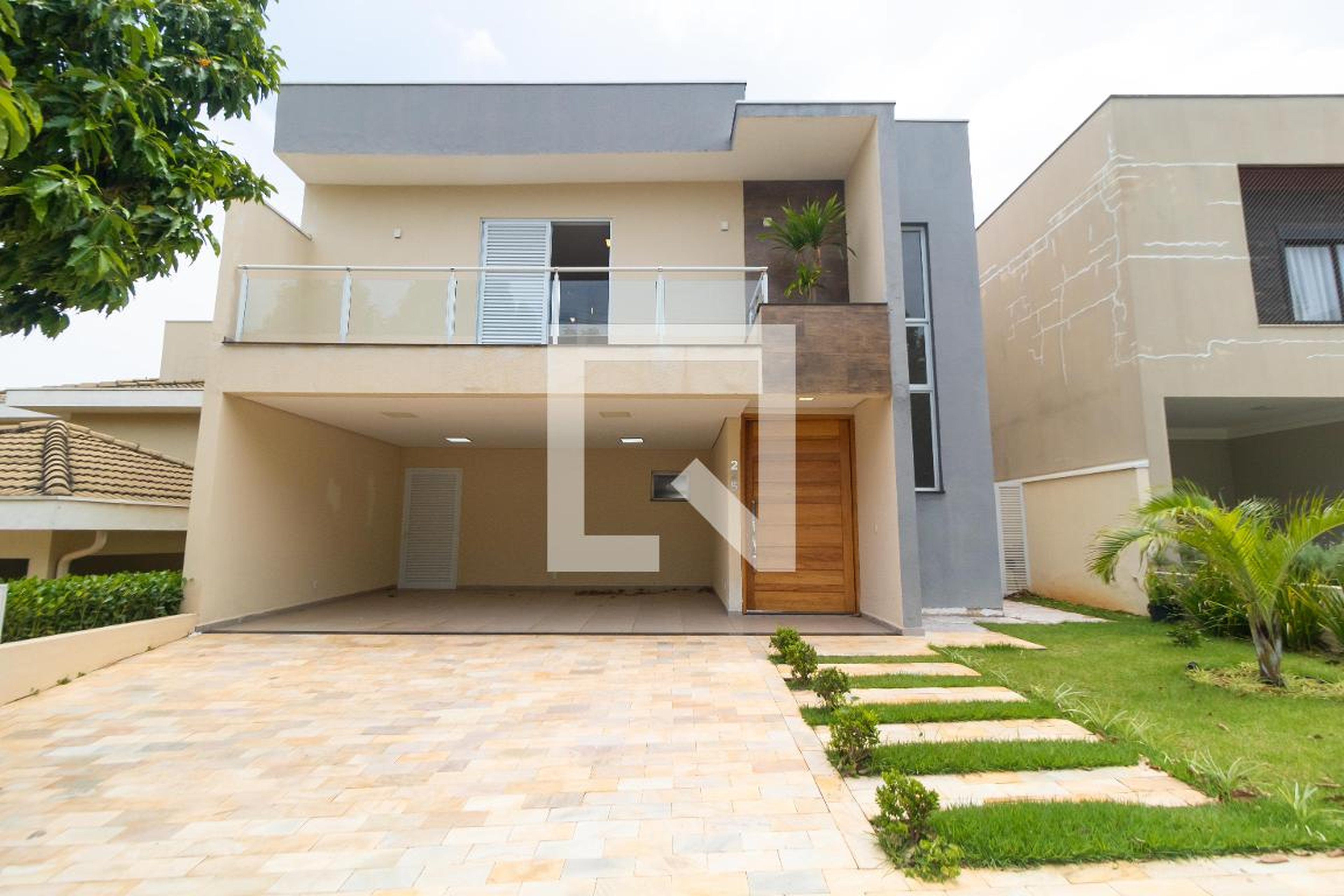 Fachada Condomínio em Rua Ada Matallo Pavani, 225