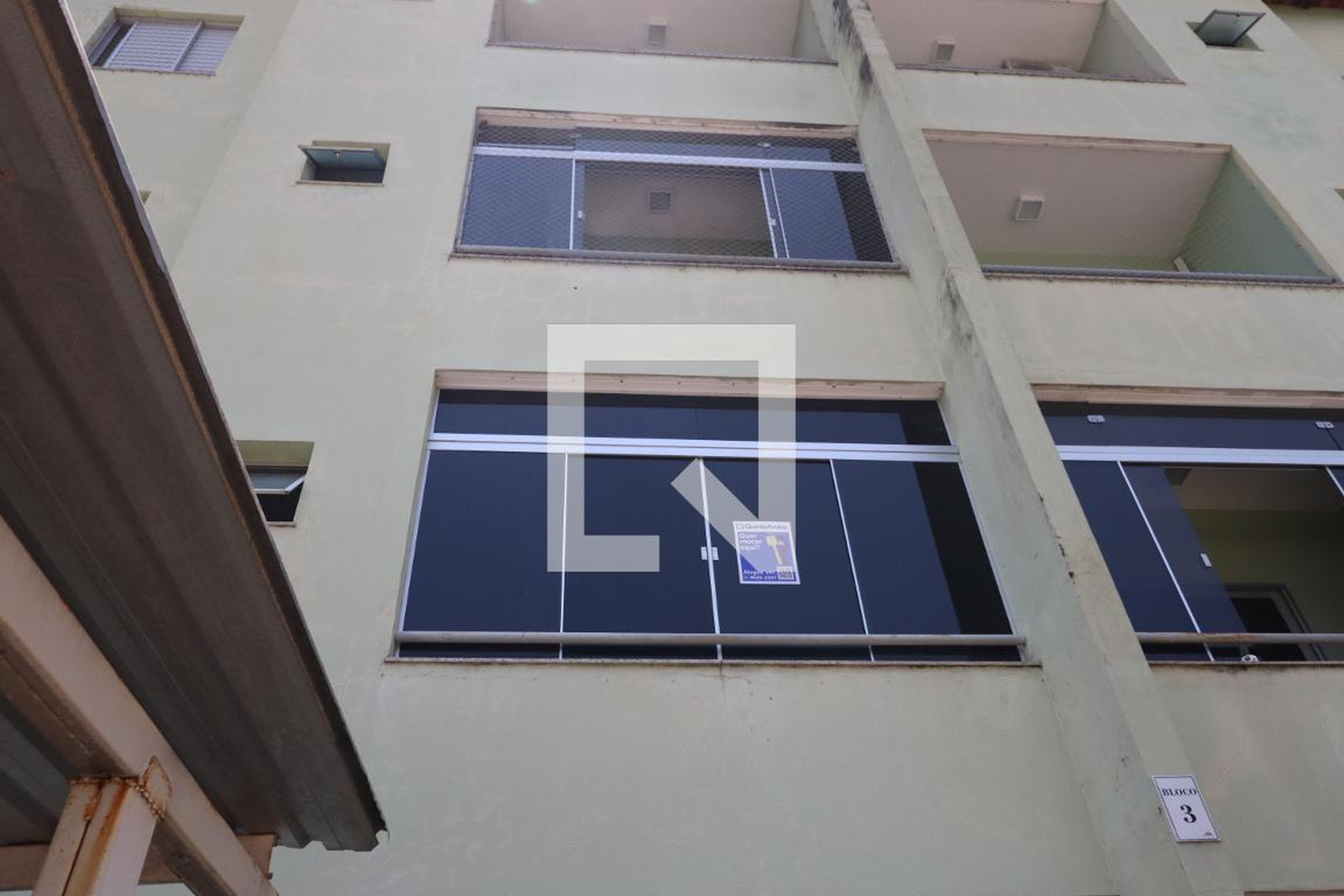 Fachada do Prédio Condomínio em Rua Adelino Ferreira de Sá, 312