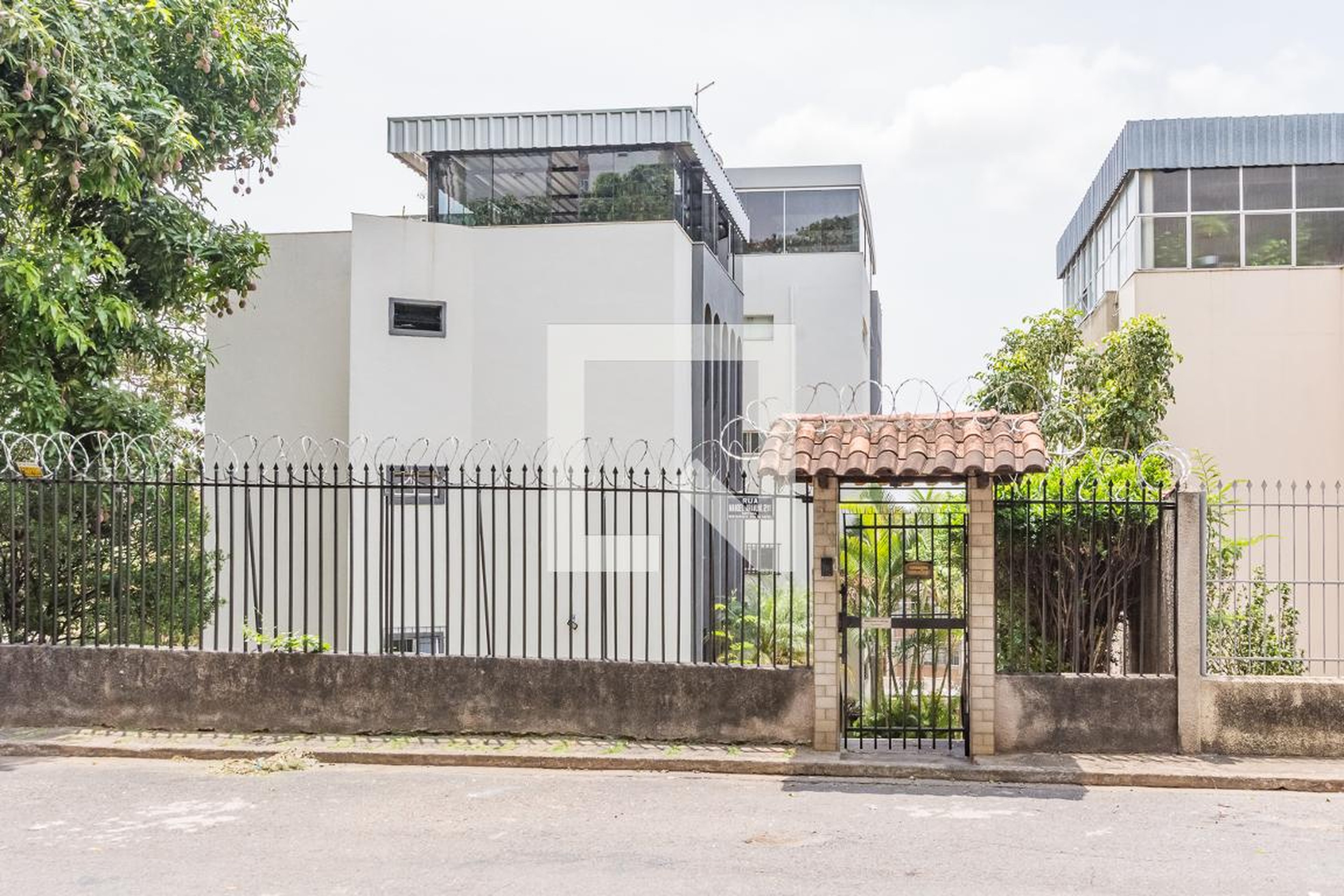 Fachada Condomínio em Rua Manoel Aramuni, 211