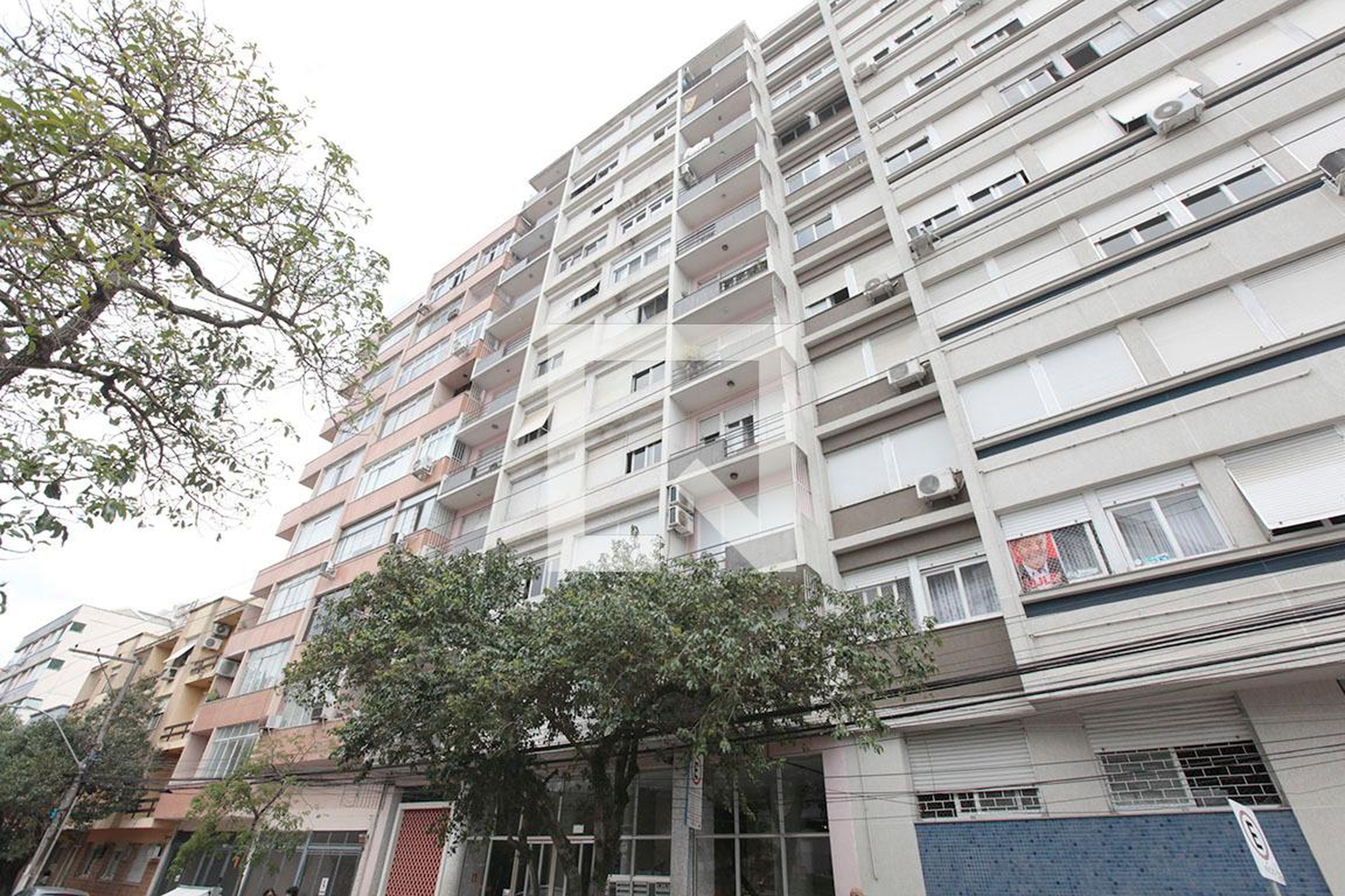 Fachada Condomínio em Rua Ramiro Barcelos, 2147