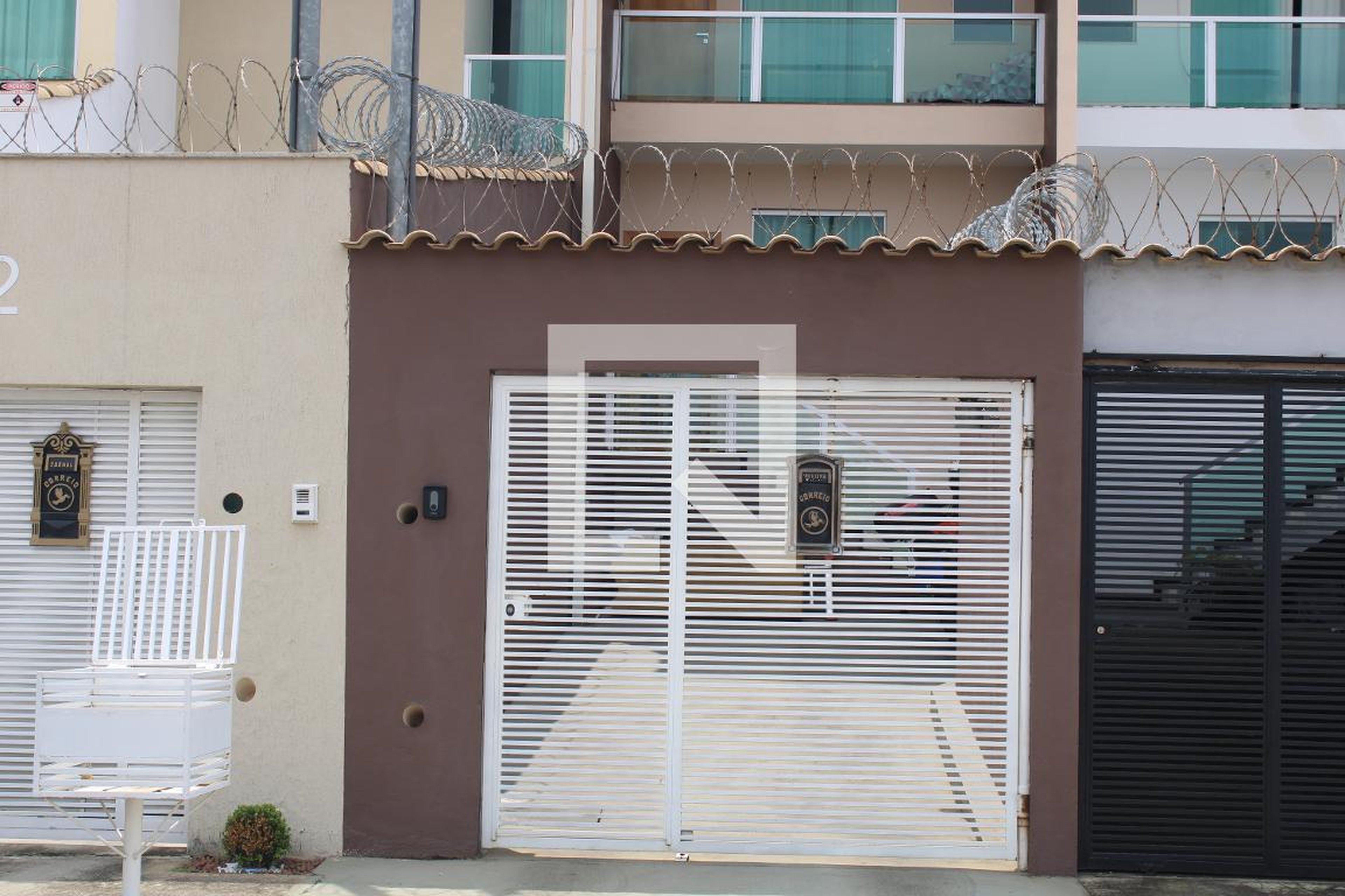 Fachada Condomínio em Rua Alvarenga Peixoto, 554