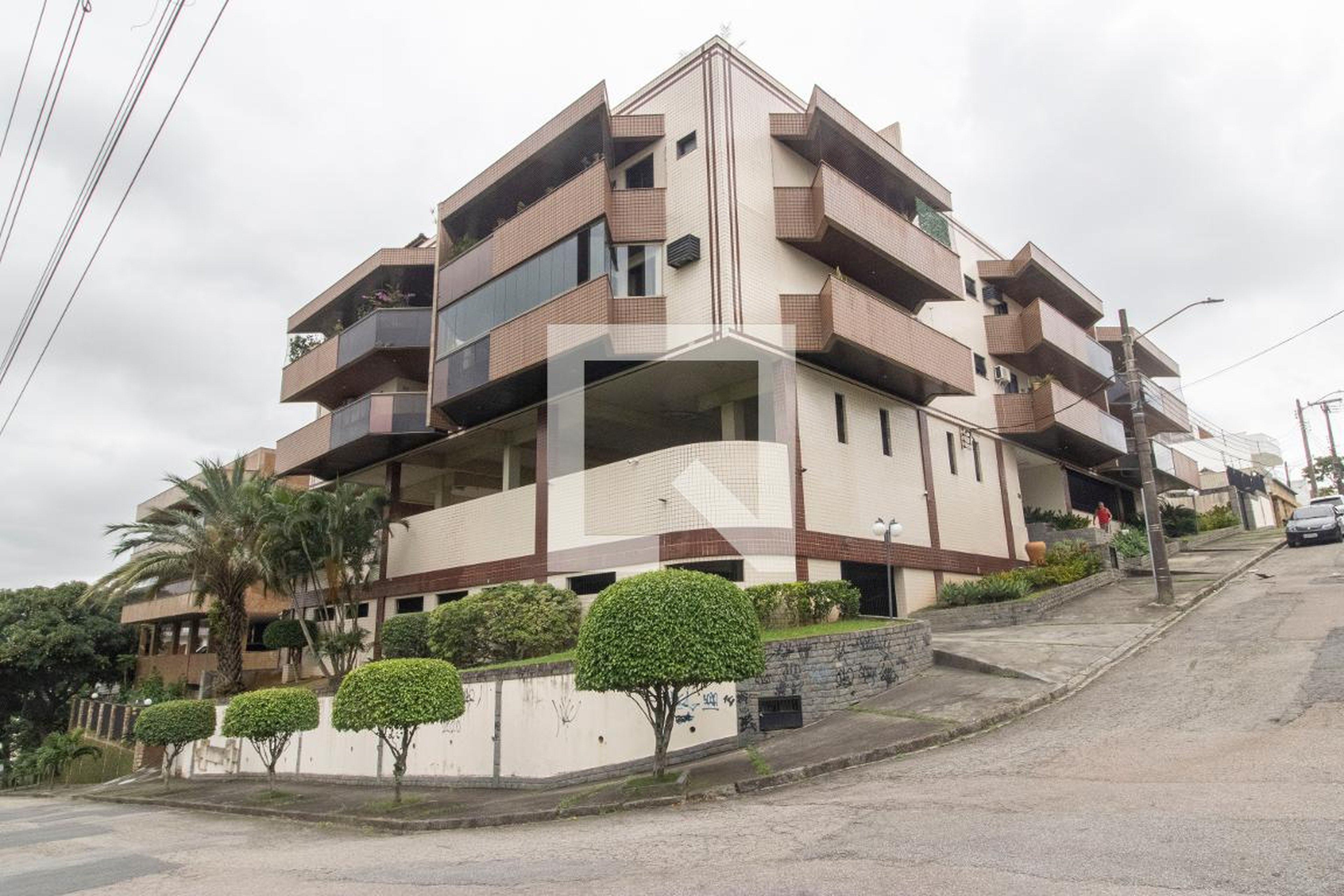 Fachada Condomínio em Rua Nei Armando Meziat, 31