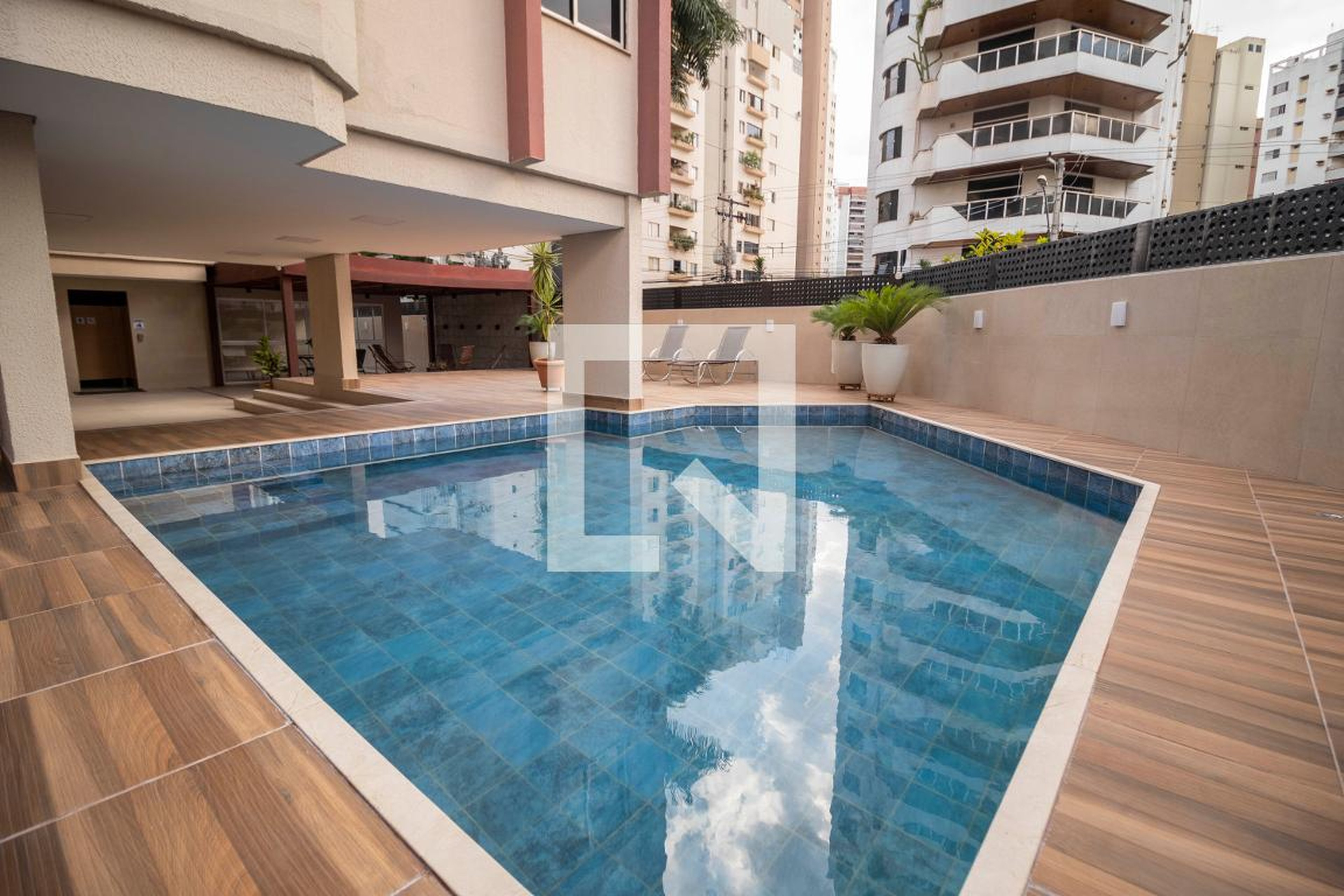 Piscina - Edifício Palm Springs