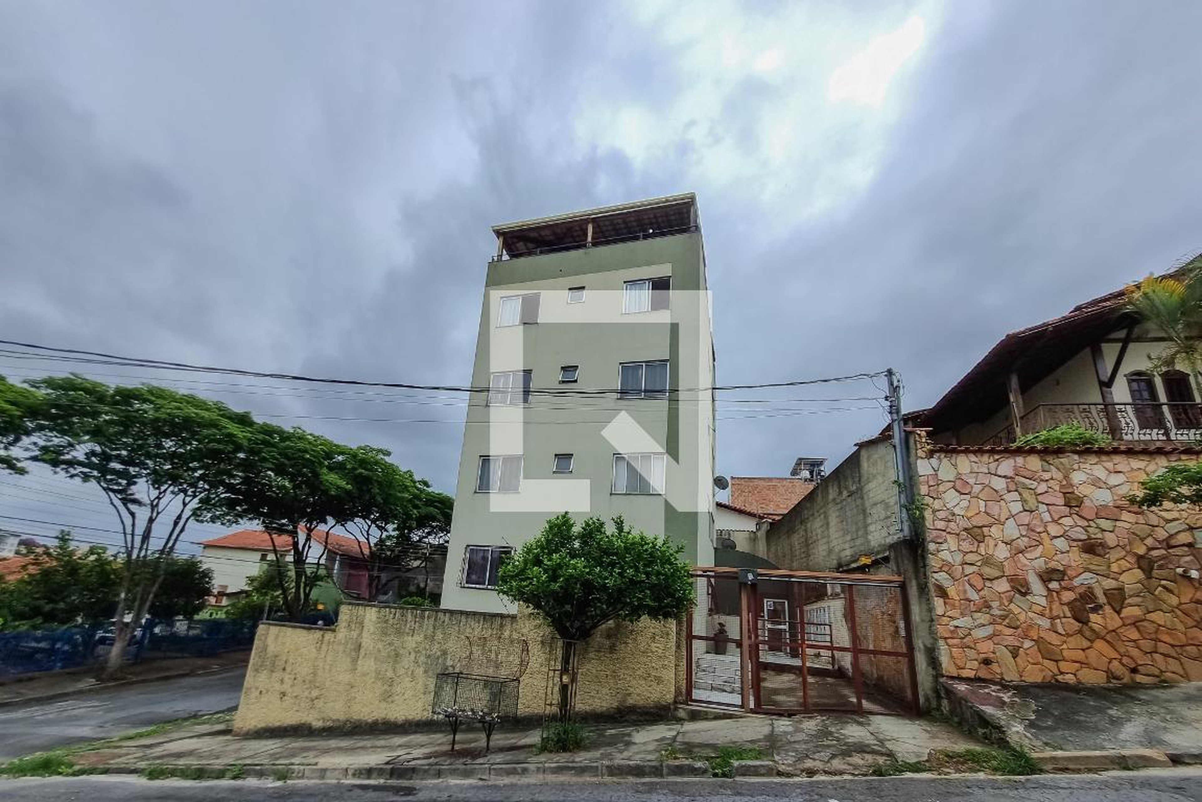 Fachada Condomínio em Rua Capitão Manoel Soares, 402