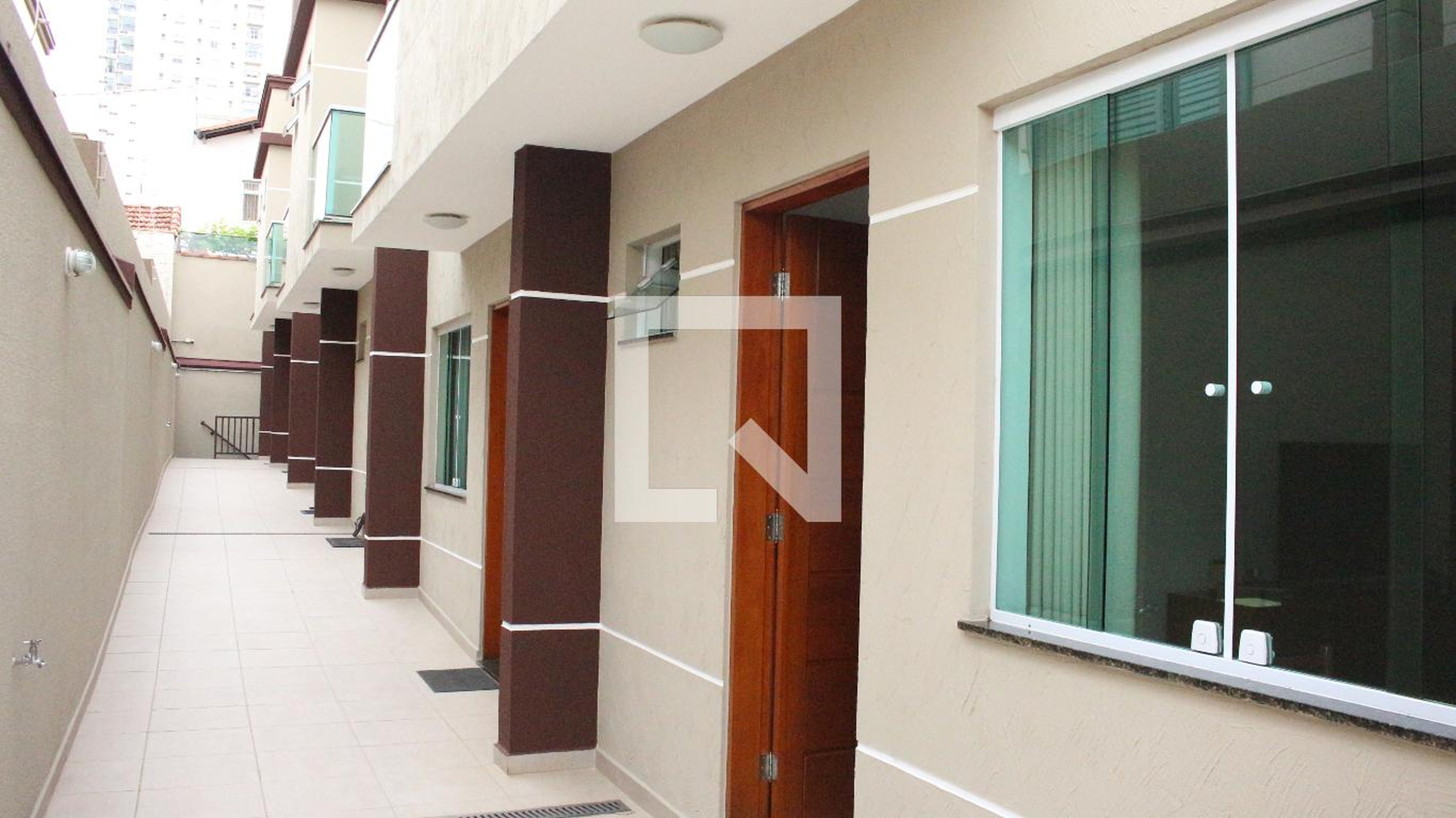 Fachada Condomínio em Rua Mário Araújo, 27