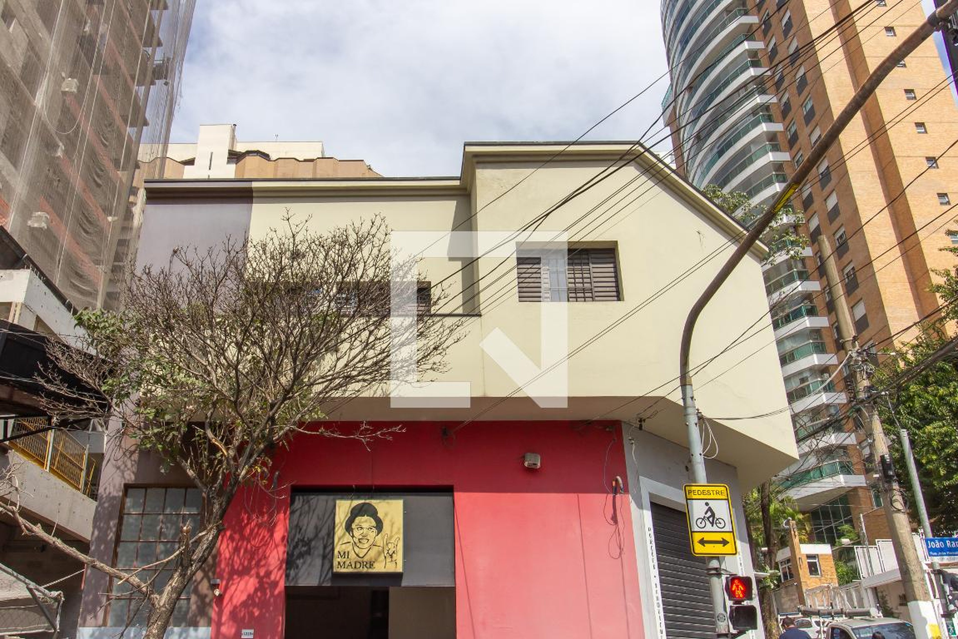 Fachada do Prédio Condomínio em Rua João Ramalho, 1221