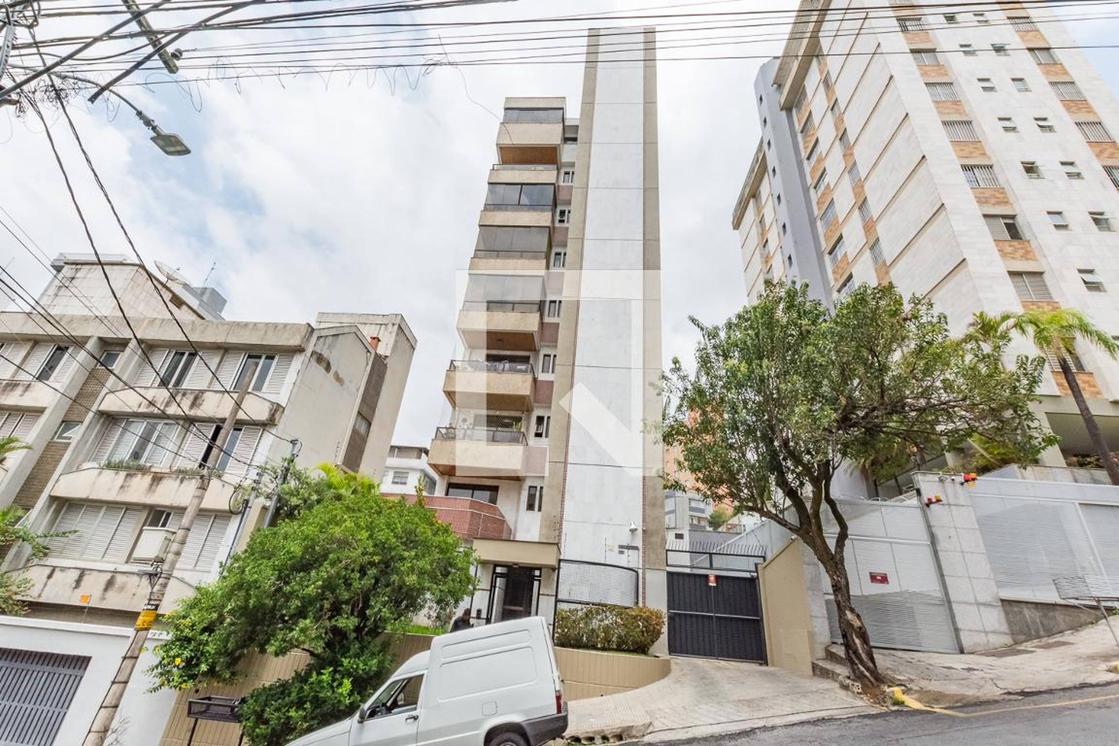 Fachada Condomínio em Rua Américo Luz, 613