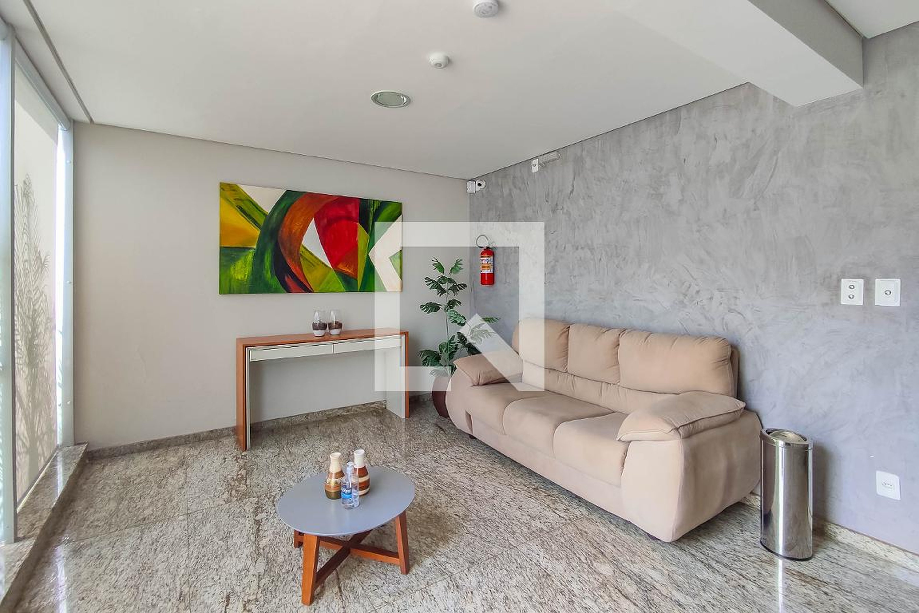 Hall de Entrada Condomínio em Rua Castelo Évora, 301