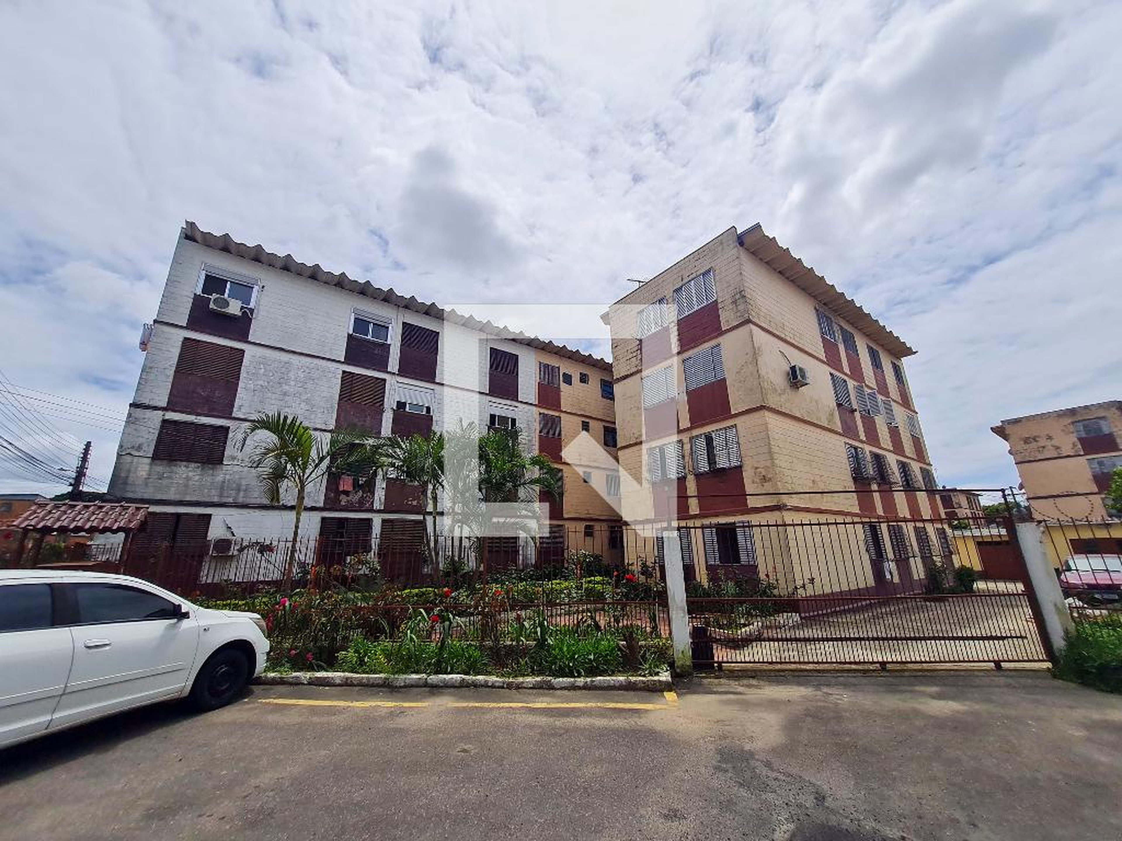 Fachada Condomínio em Avenida Adelino Ferreira Jardim, 170