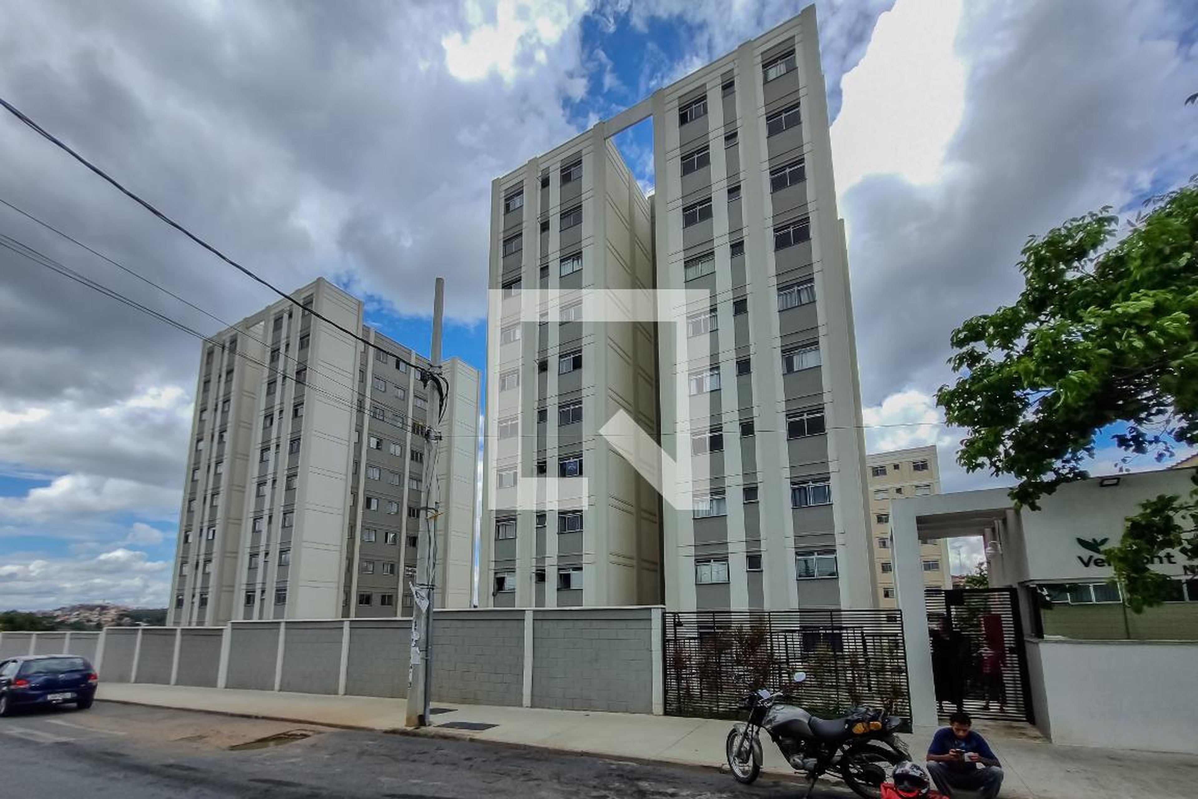 Fachada Condomínio em Rua Emílio Gelmini, 470