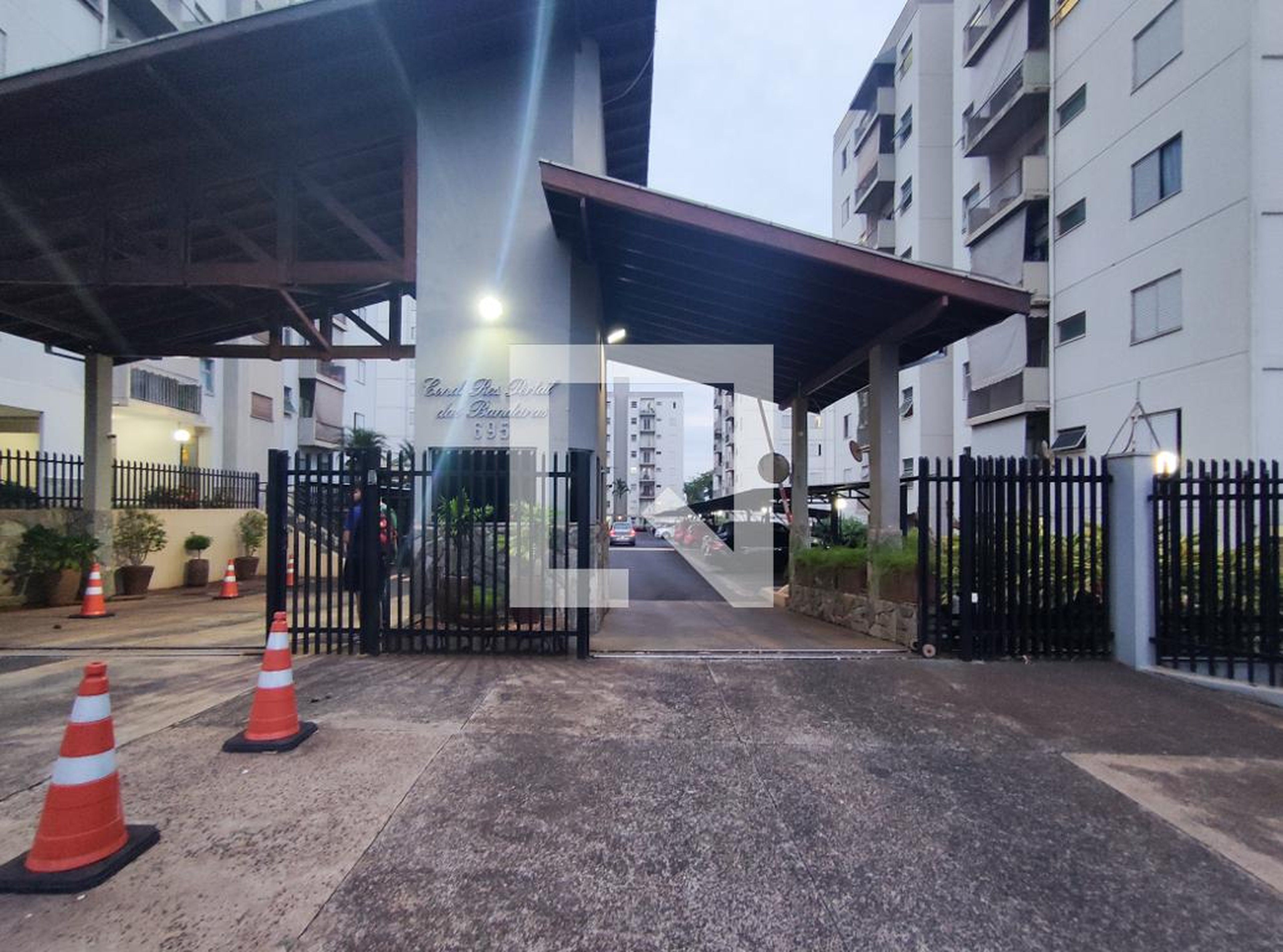 Fachada Condomínio Portal das Bandeiras
