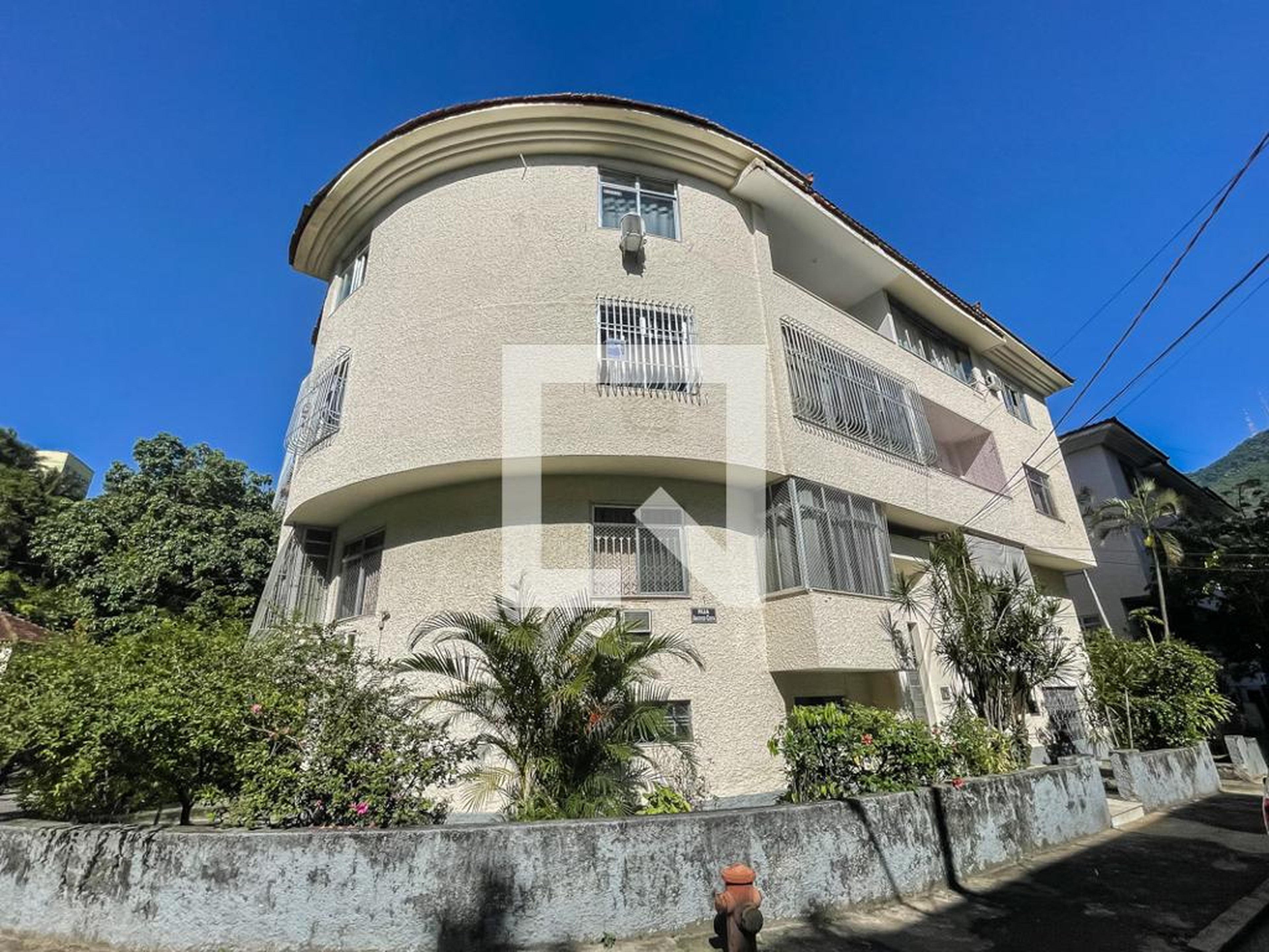 Fachada Condomínio em Rua Amoroso Costa, 362