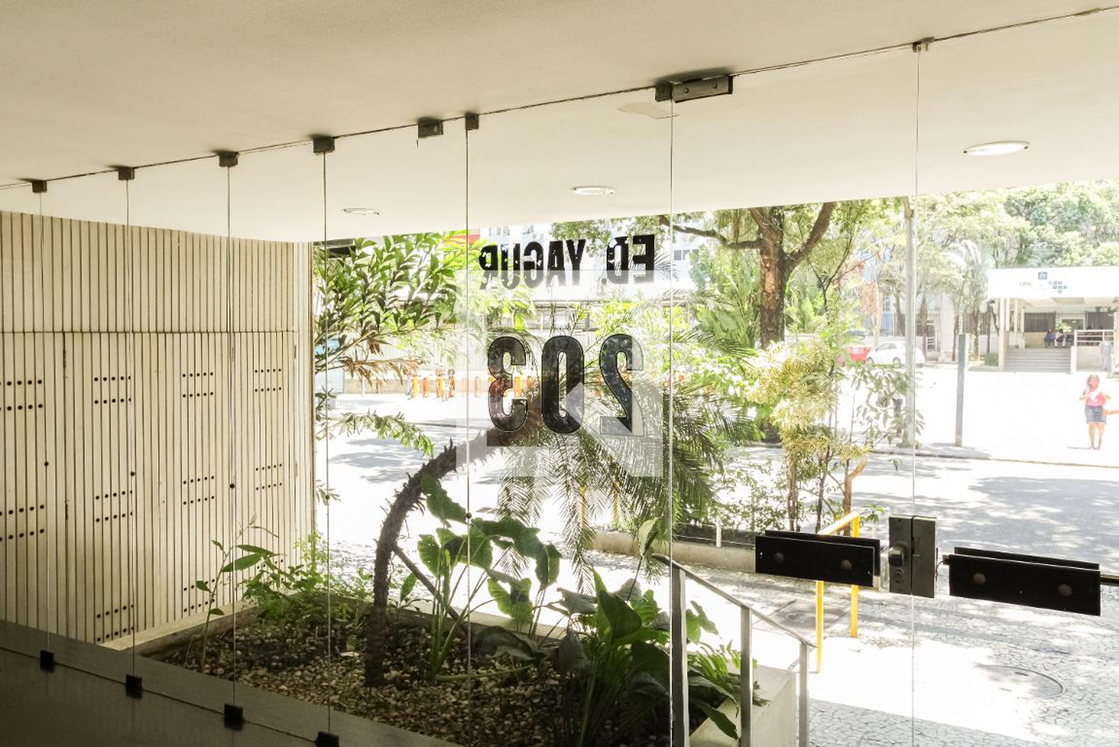 Hall de Entrada Condomínio em Rua Tonelero, 203