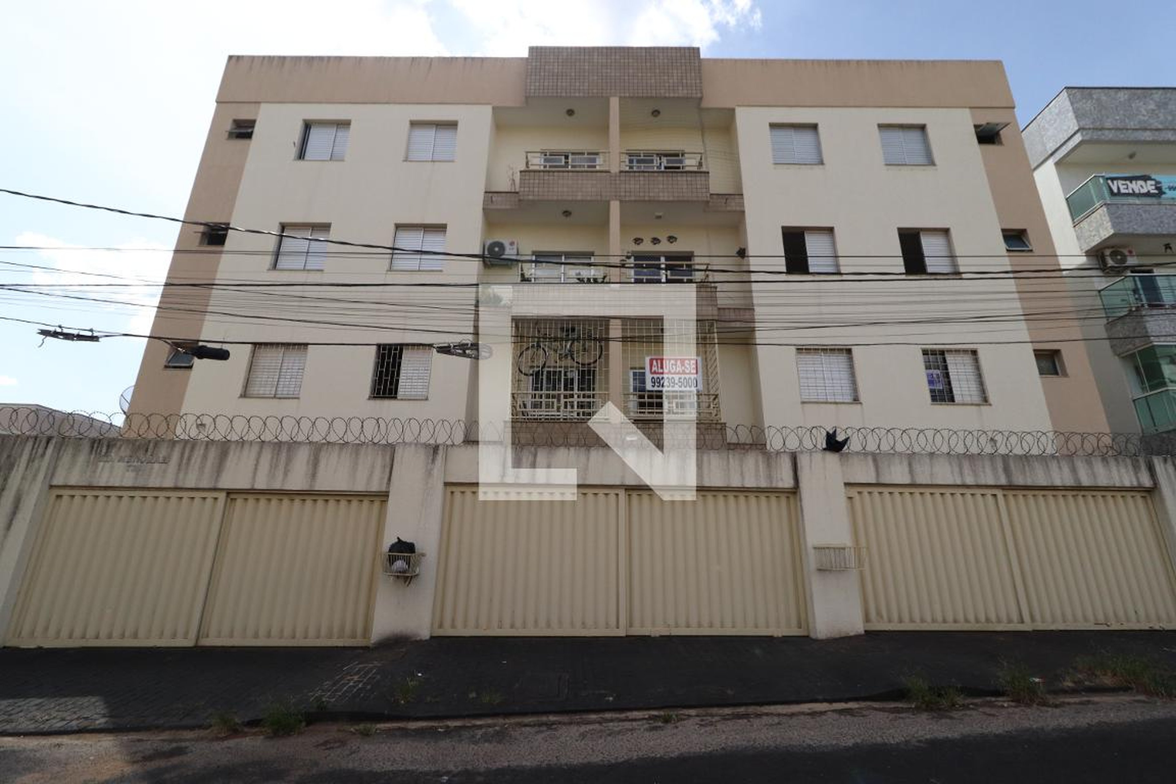 Fachada do Prédio Condomínio em Rua Sirley Pereira Arantes, 73