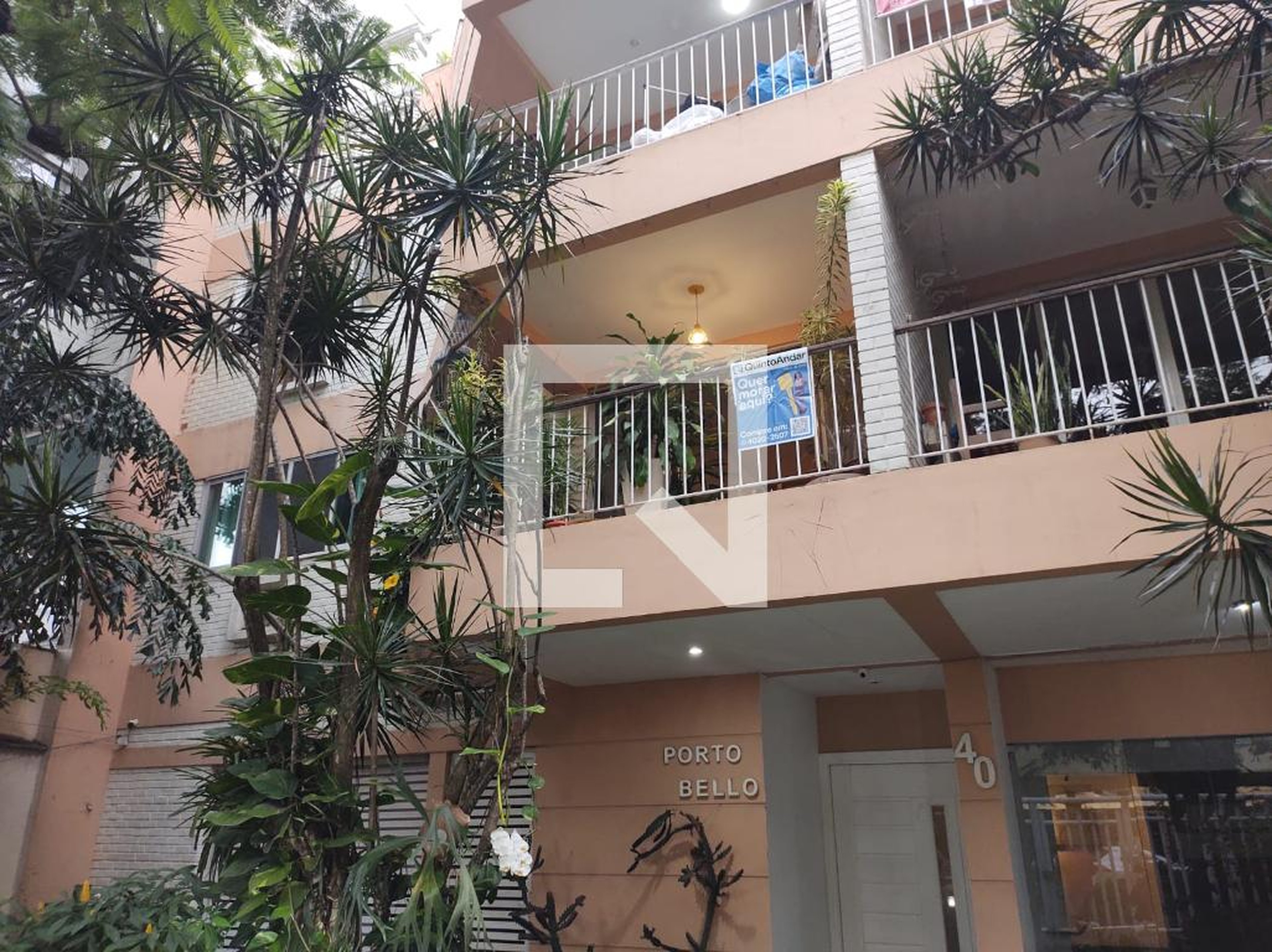 Fachada Condomínio em Rua Carlos Galhardo, 40