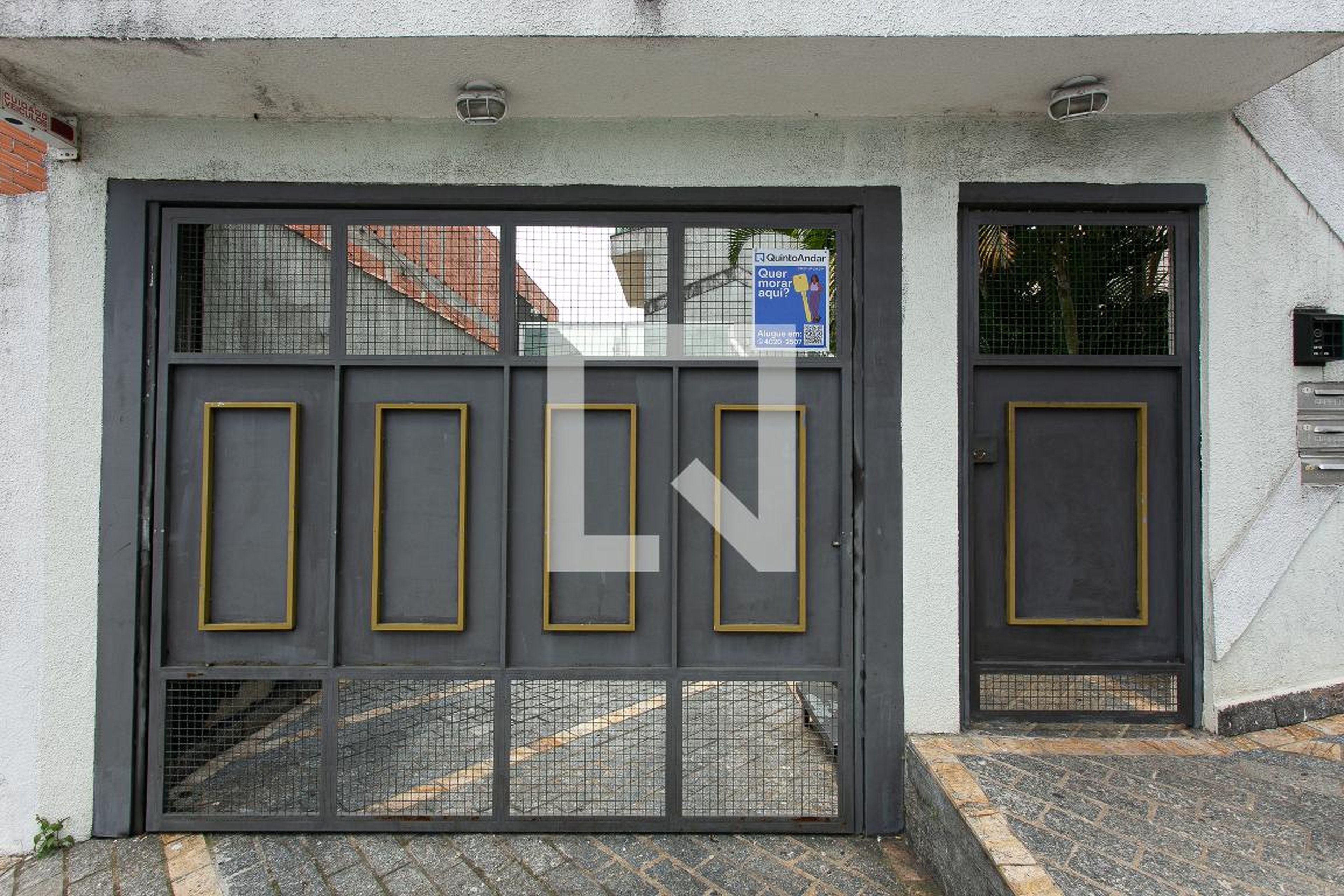 Fachada Condomínio em Rua Vieira Pinto, 179