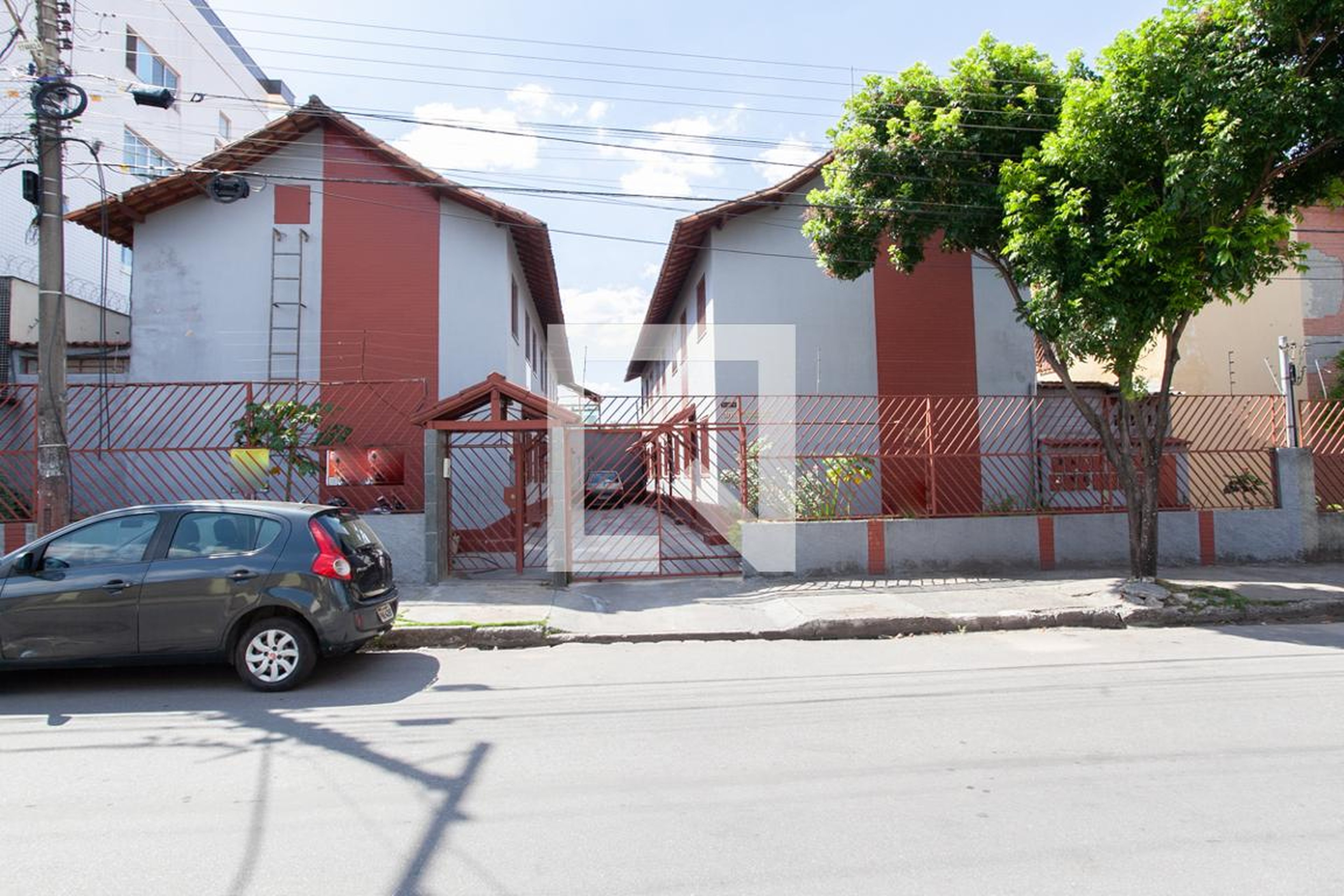 Fachada Condomínio em Rua Adauto Feitosa, 377