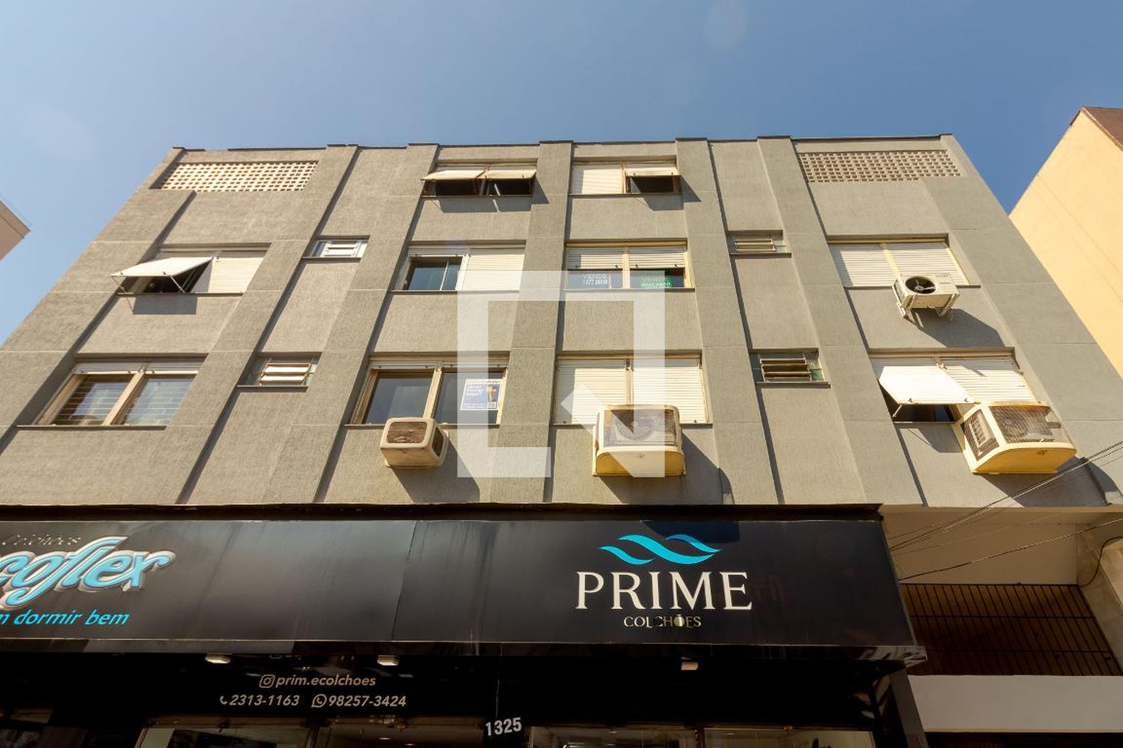 Fachada Condomínio em Avenida Cristóvão Colombo, 1303