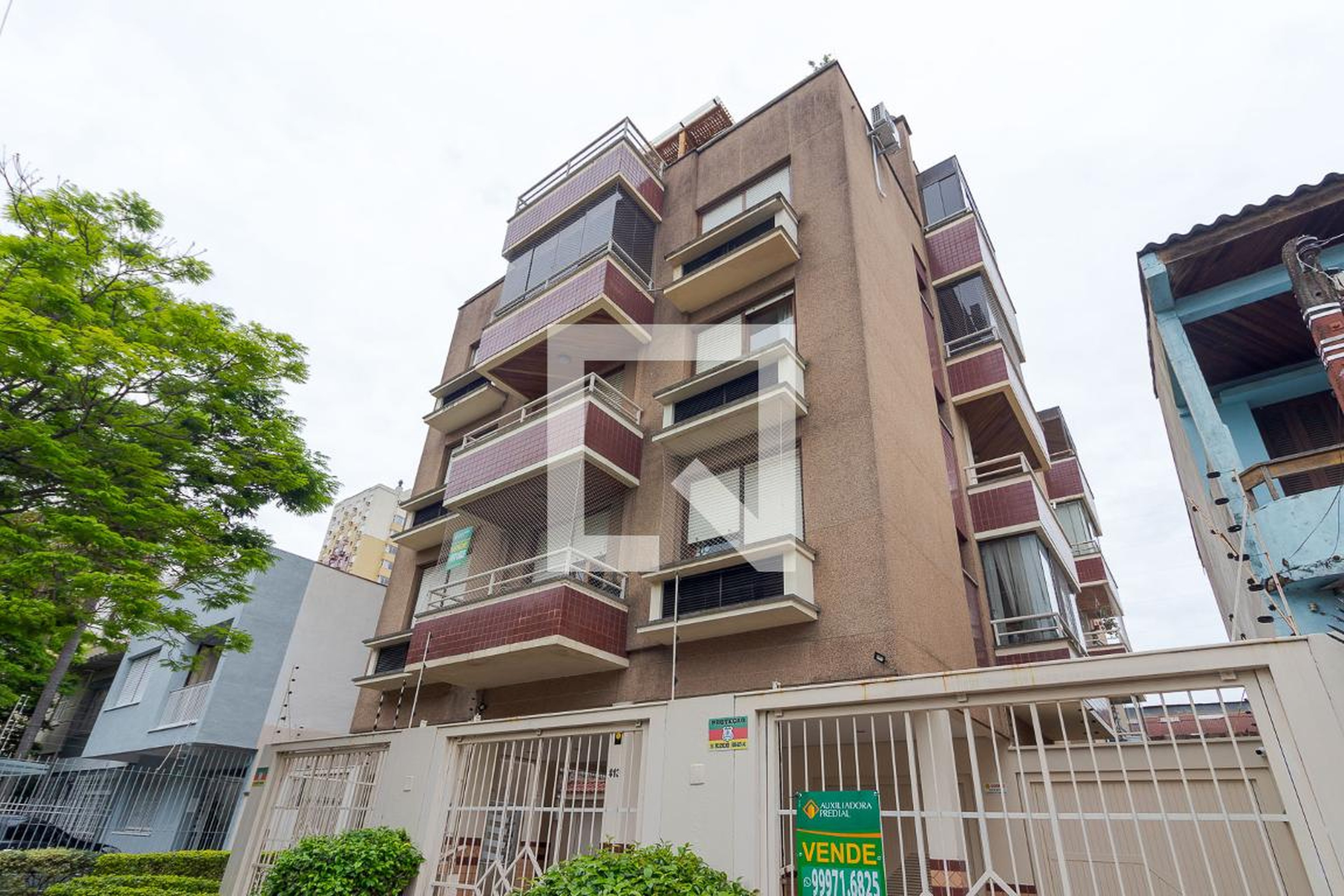 Fachada Condomínio em Rua Visconde do Rio Branco, 409