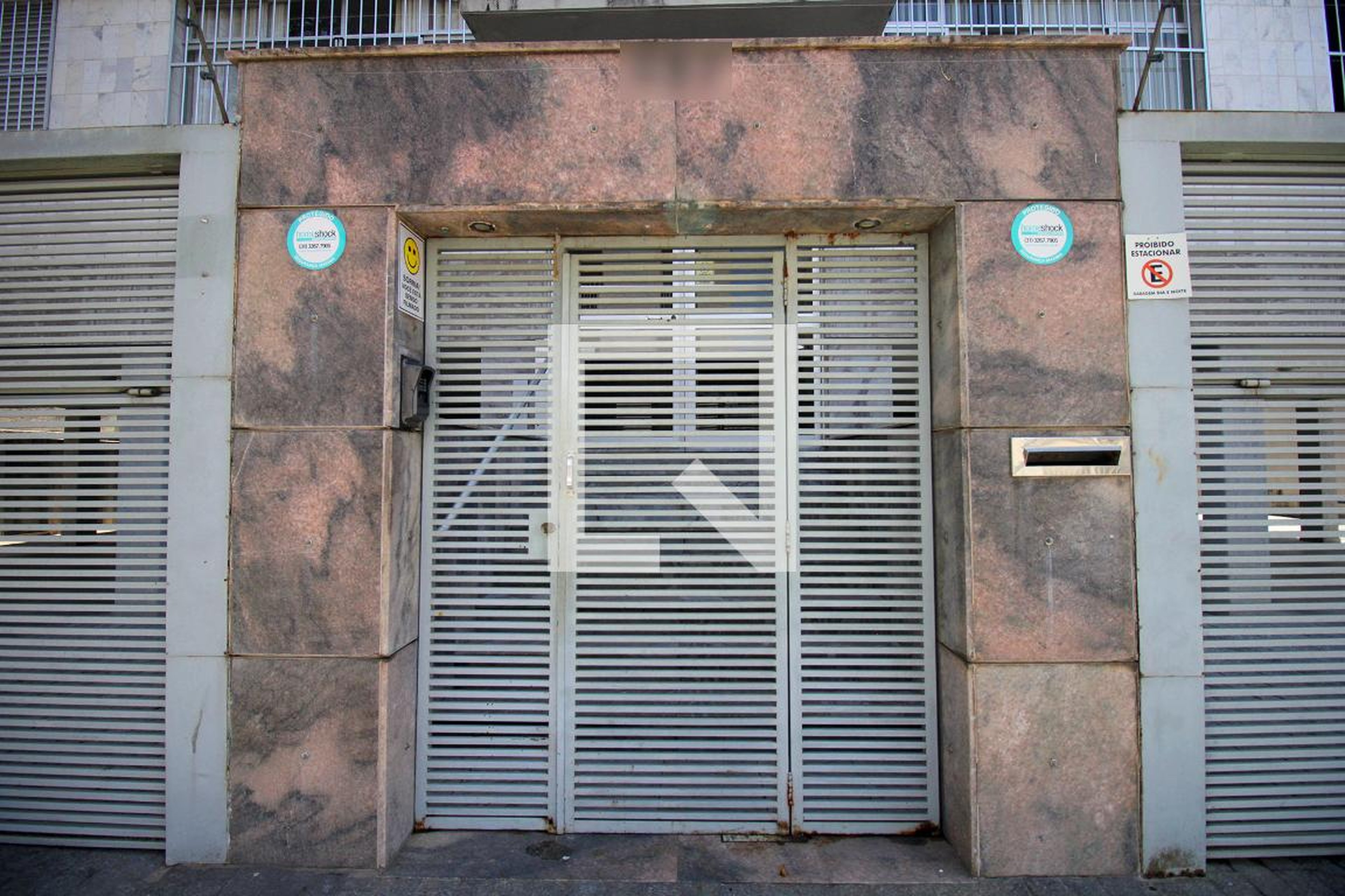 Fachada Condomínio em Rua Doutor Plínio de Morais, n° 697