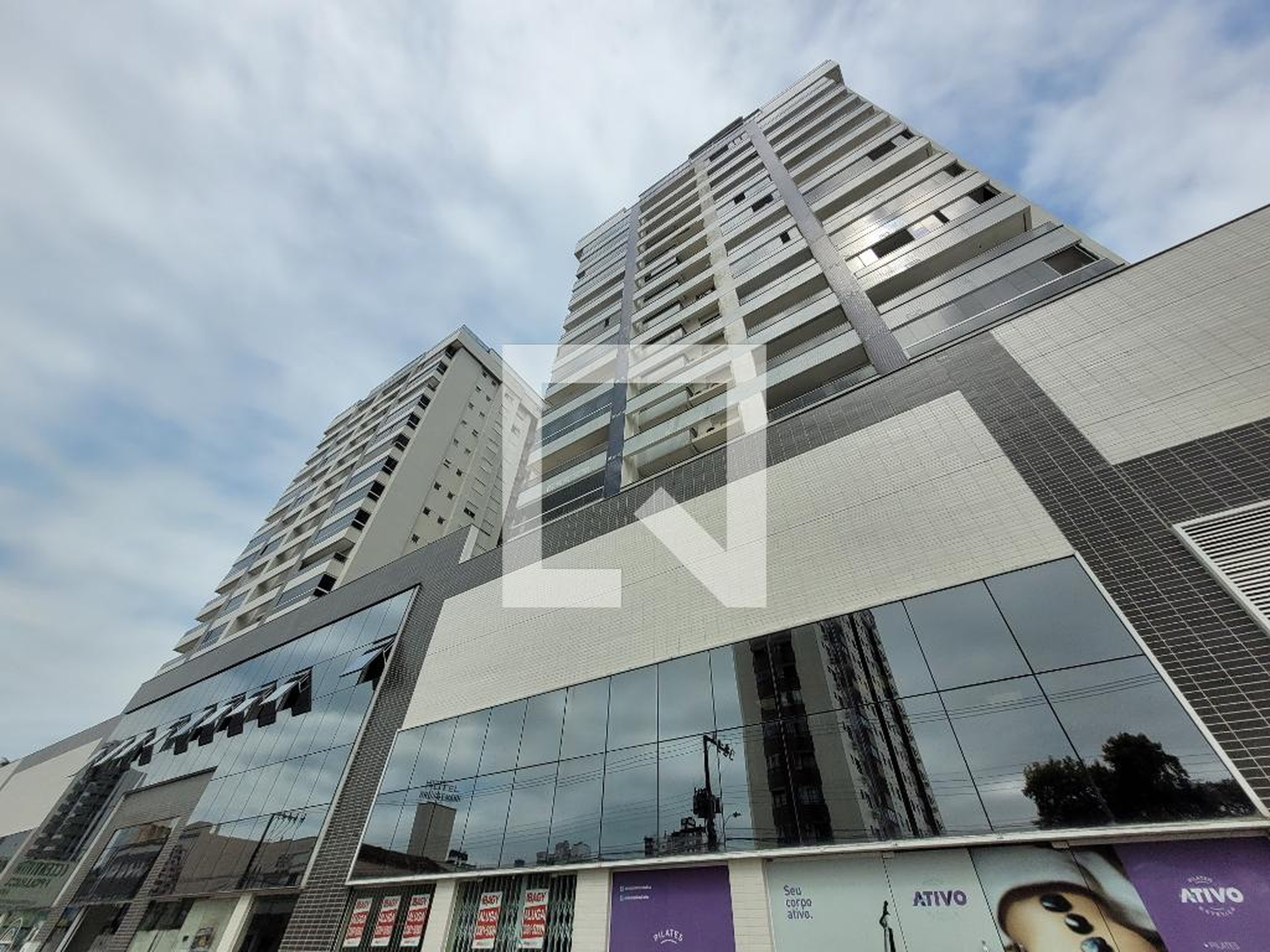 Fachada Condomínio Henrique Deucher