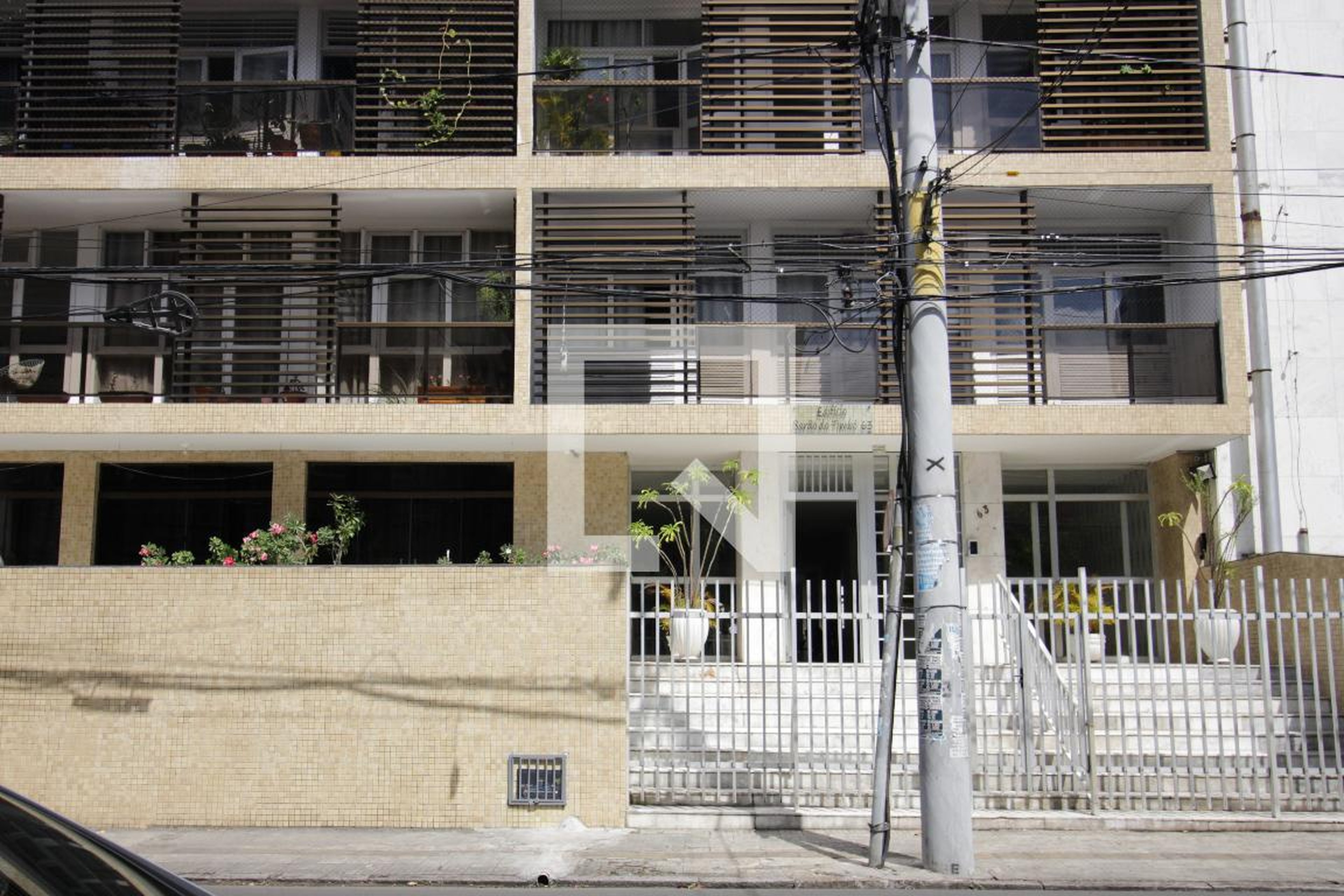 FACHADA Condomínio em Avenida Araújo Pinho, 63