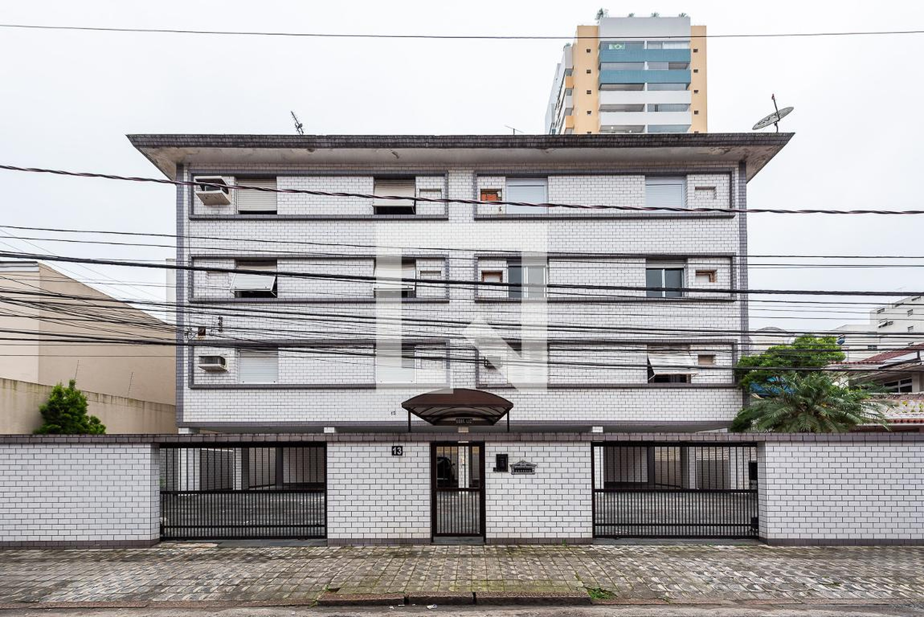 Fachada Condomínio em Rua Álvares de Azevedo, 13