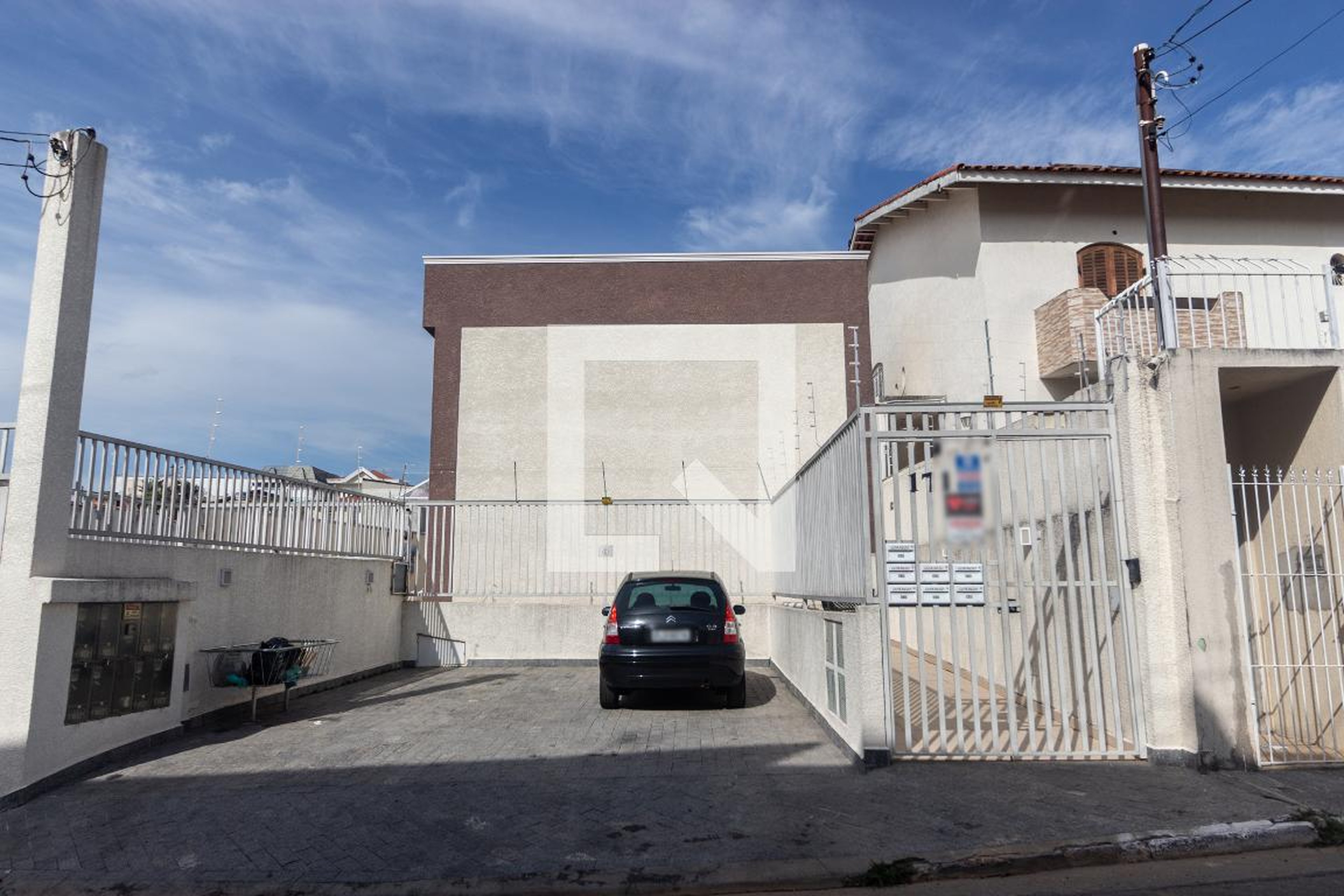 Fachada Condomínio em Rua Padre Roser, 171