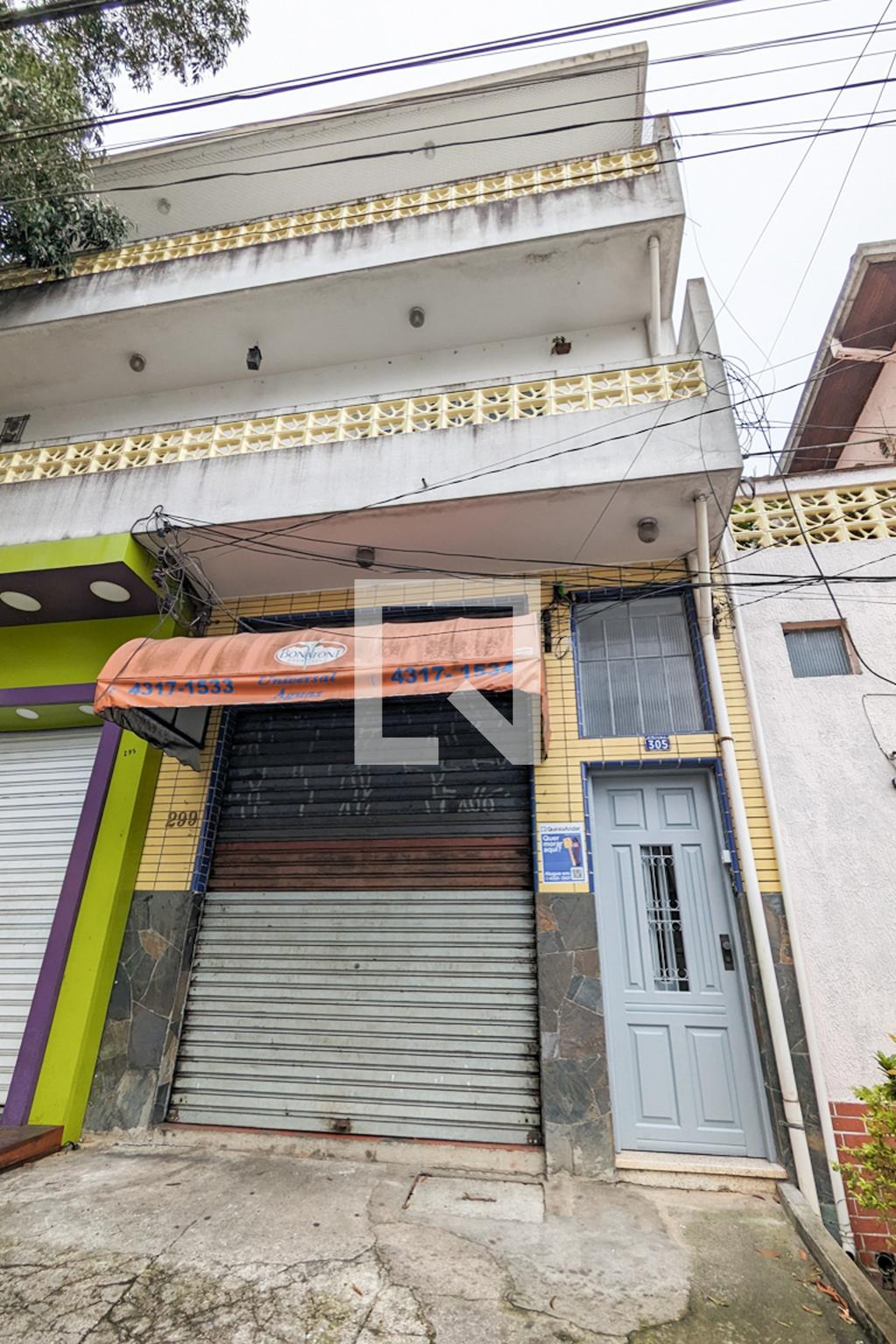 Fachada Condomínio em Rua Universal, 305