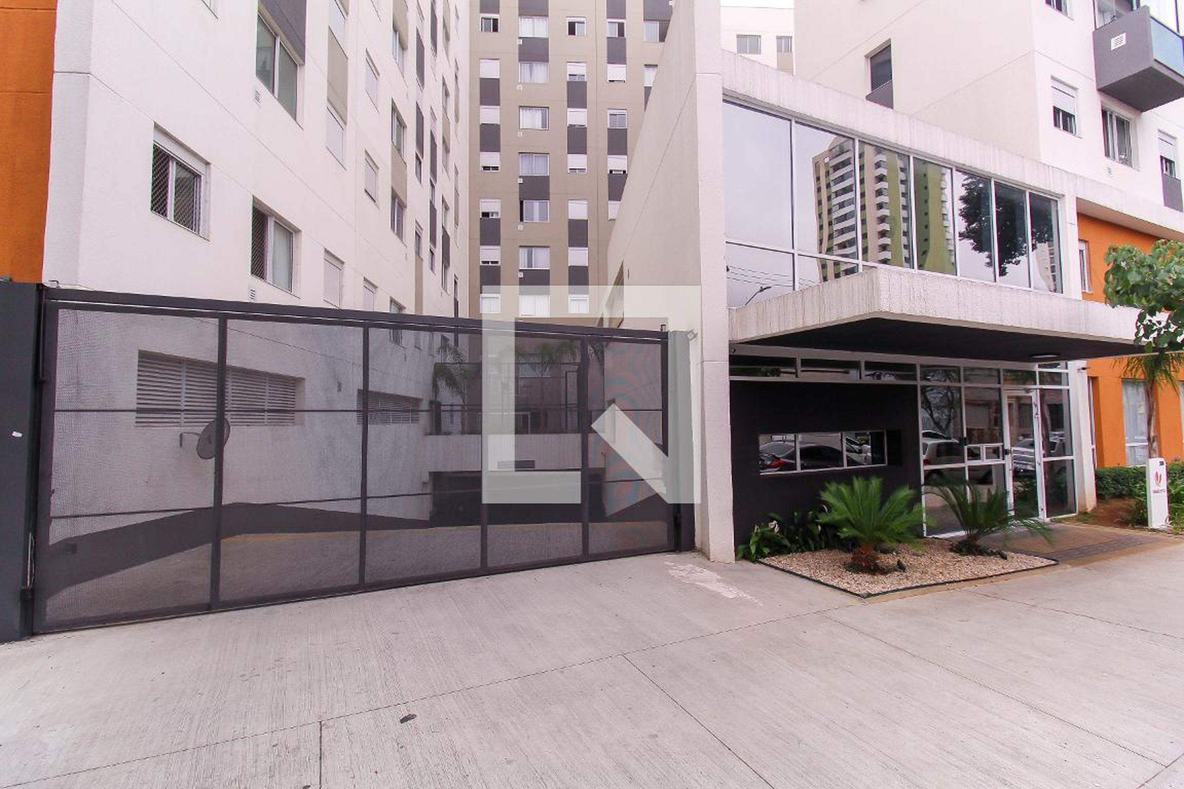 Fachada Condomínio em Rua Pires de Campos, 703