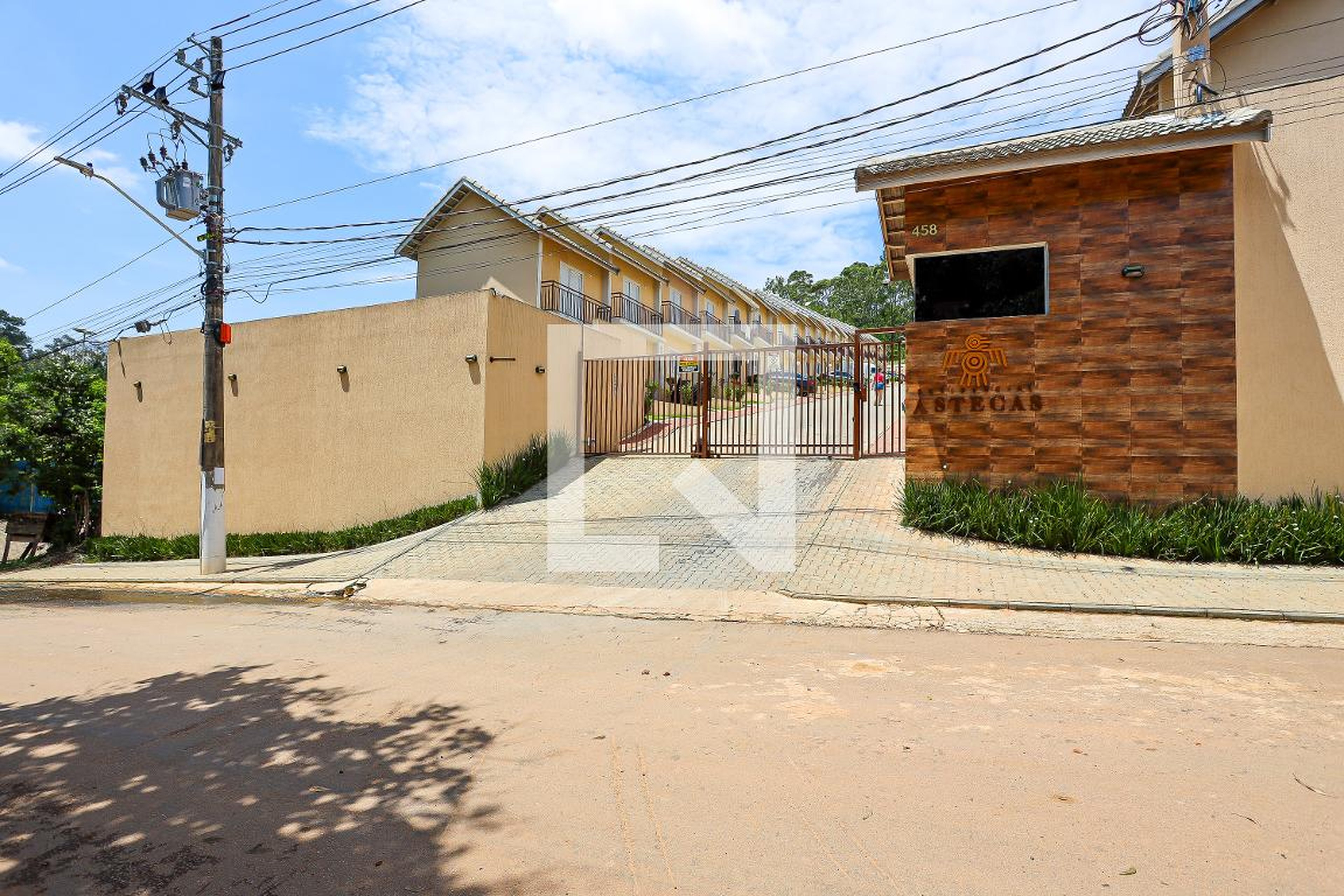 Fachada do condomínio Condomínio Astecas