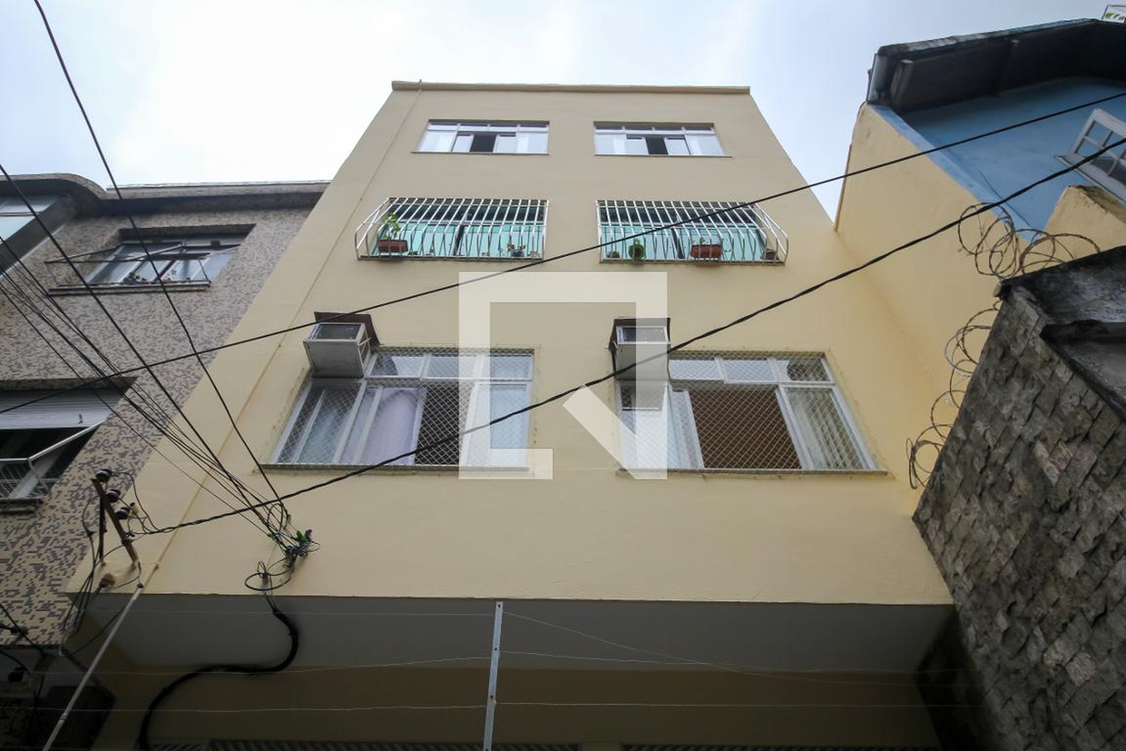 Fachada do Prédio Condomínio em Rua Dezenove de Fevereiro, 122