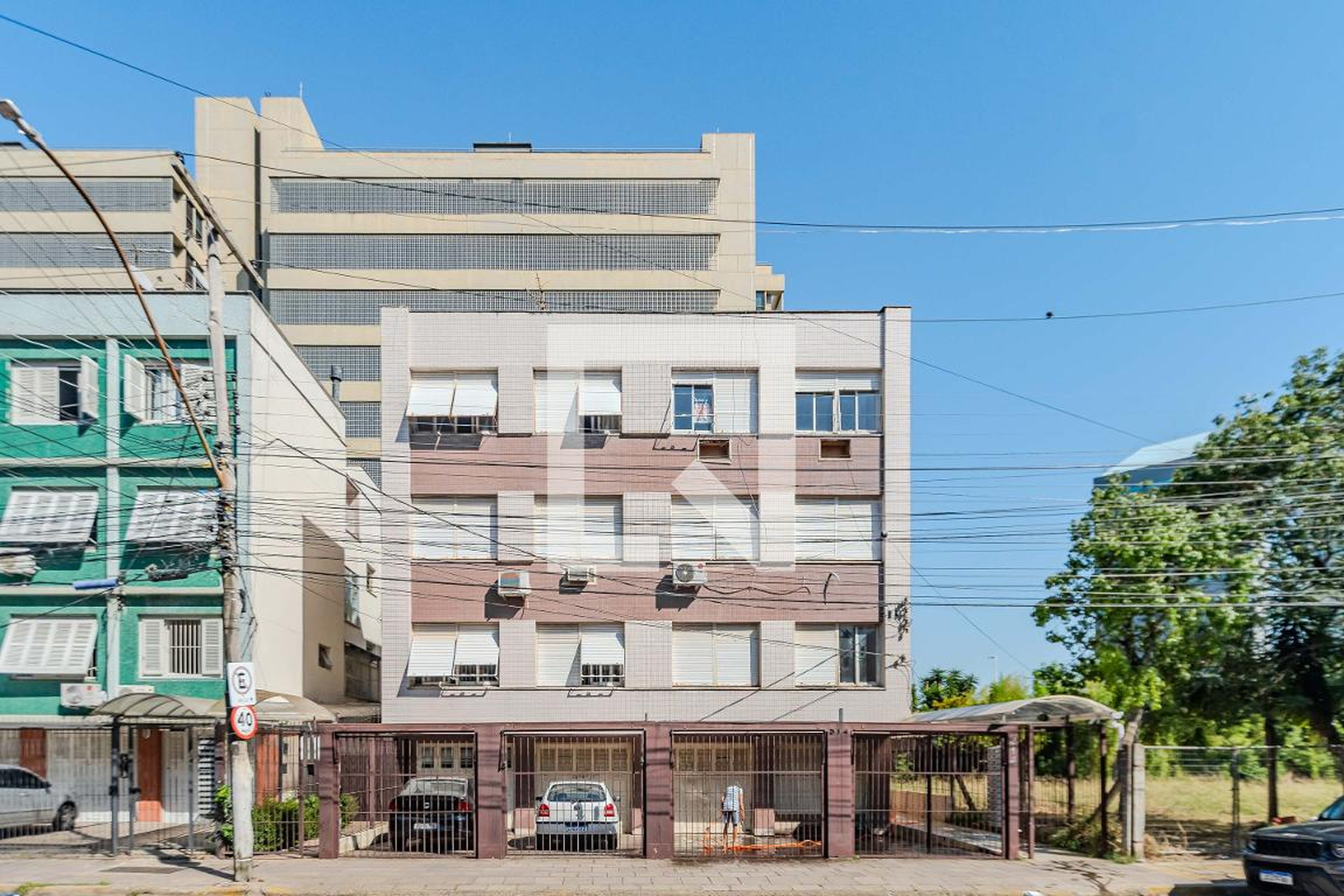 Fachada Condomínio em Rua Doutor Vicente de Paula Dutra, 314