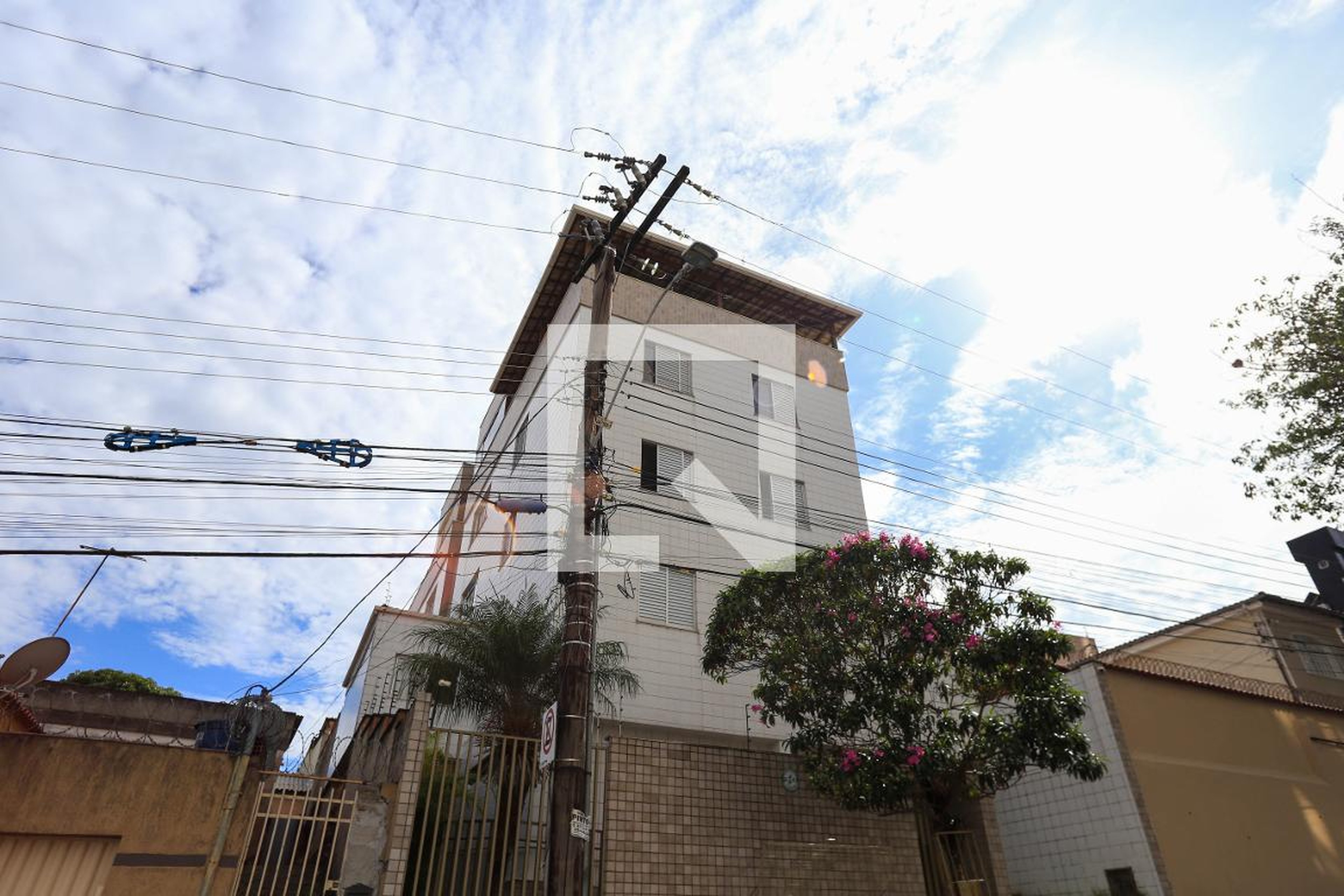 Fachada Condomínio em Rua Paula Dias, 39