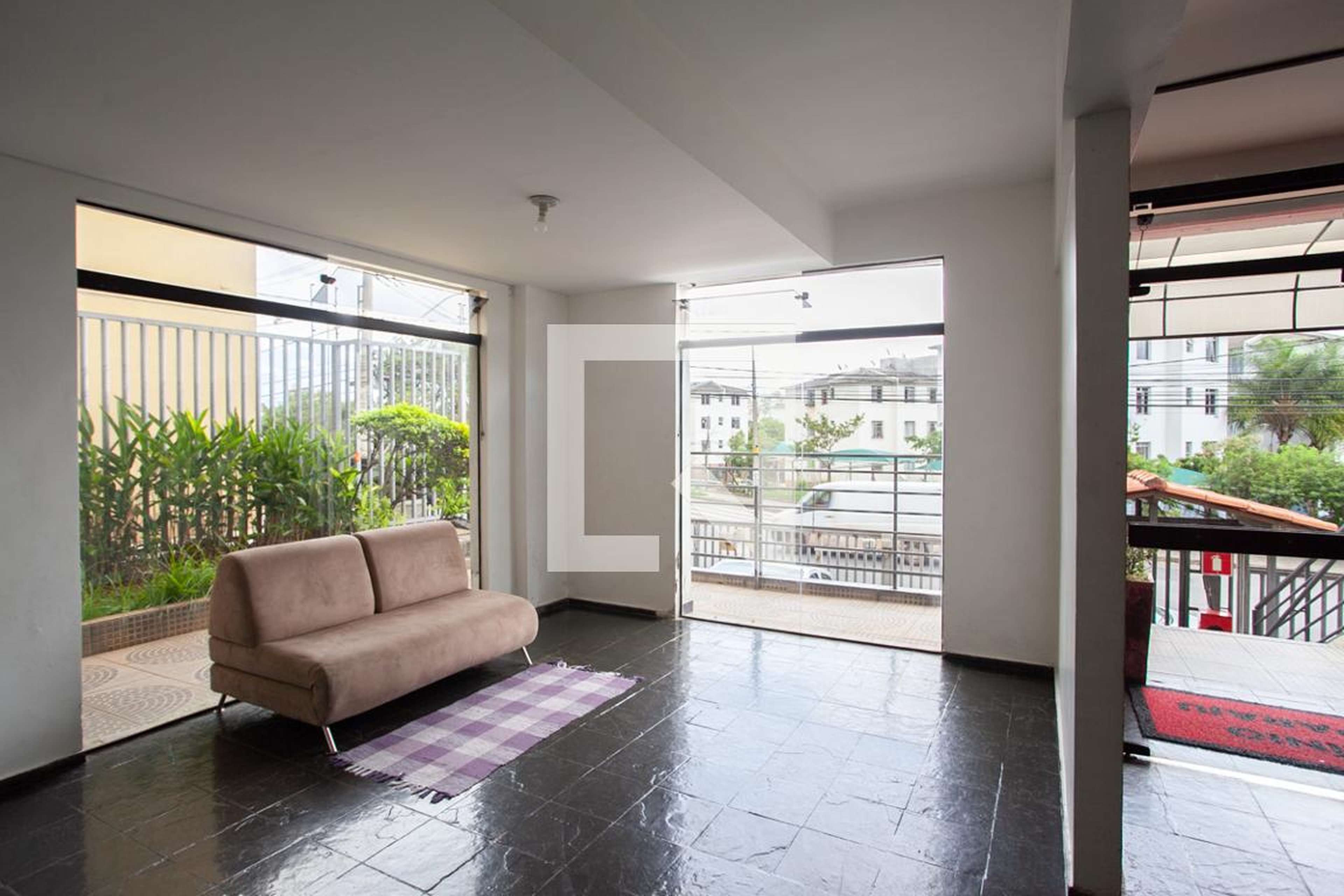 Hall de entrada Condomínio em Rua Wiver Hernandes da Silva, 314