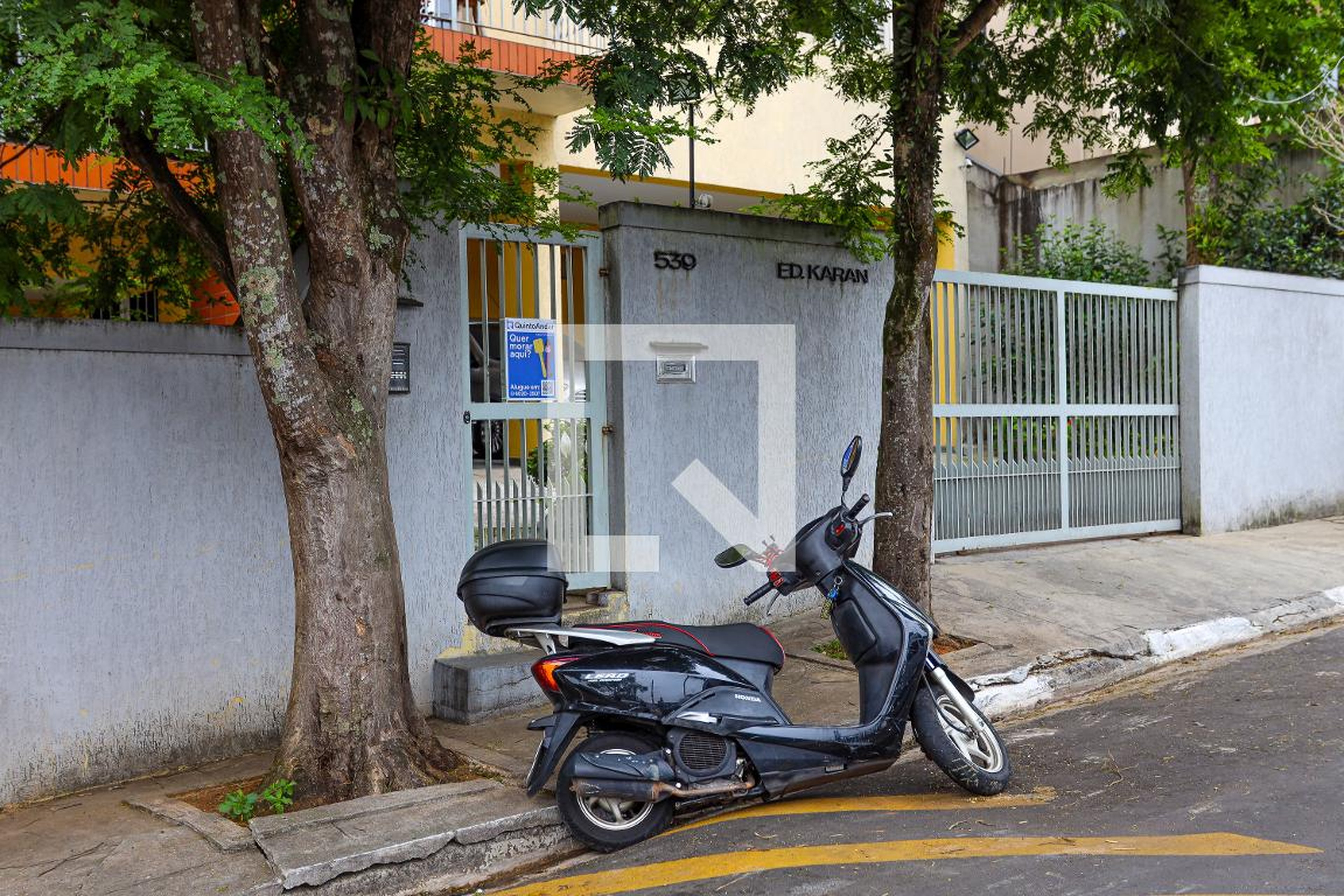 Fachada Condomínio em Rua Karan, 539
