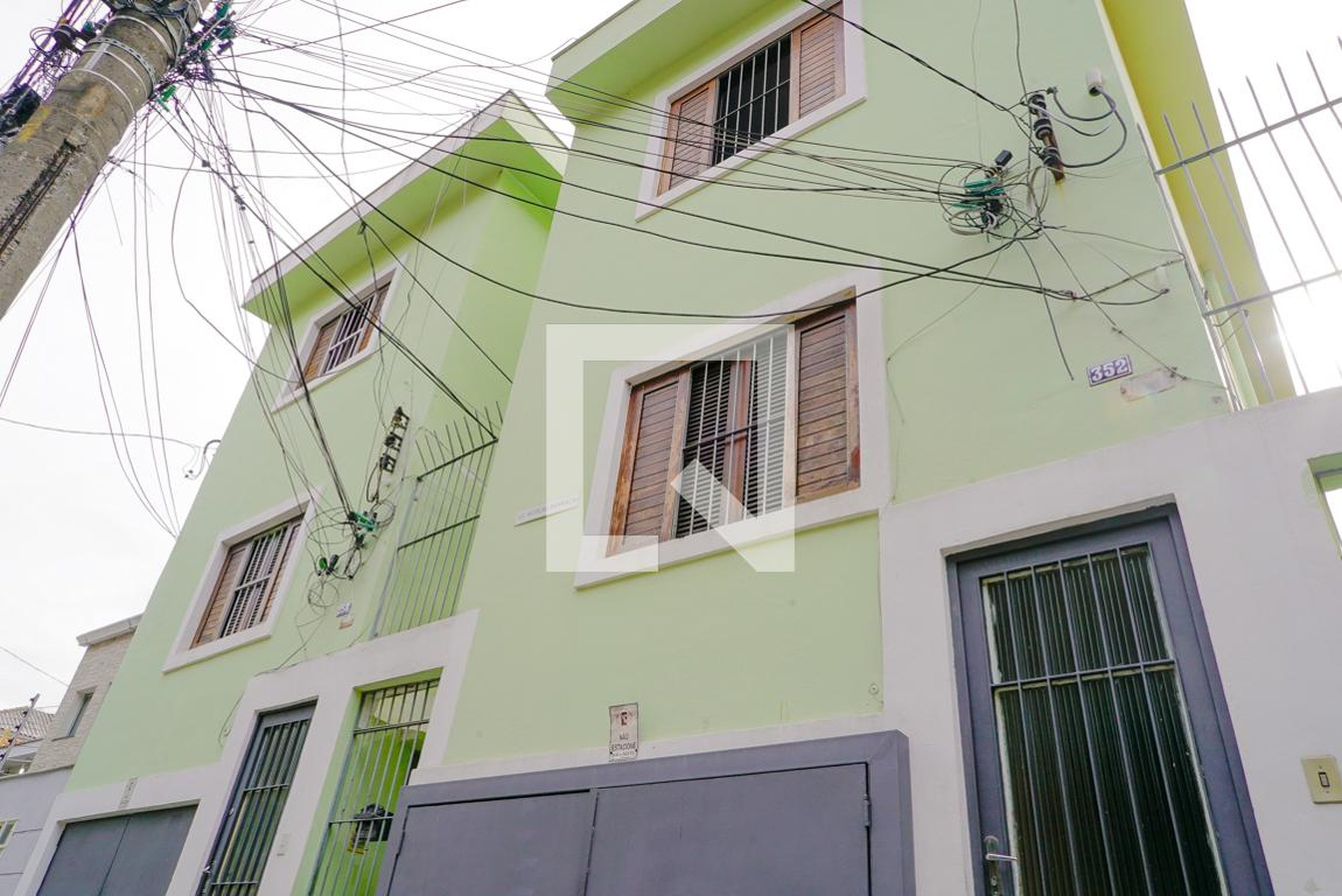 Fachada Condomínio em Rua Mil Oitocentos e Vinte e Dois, 358