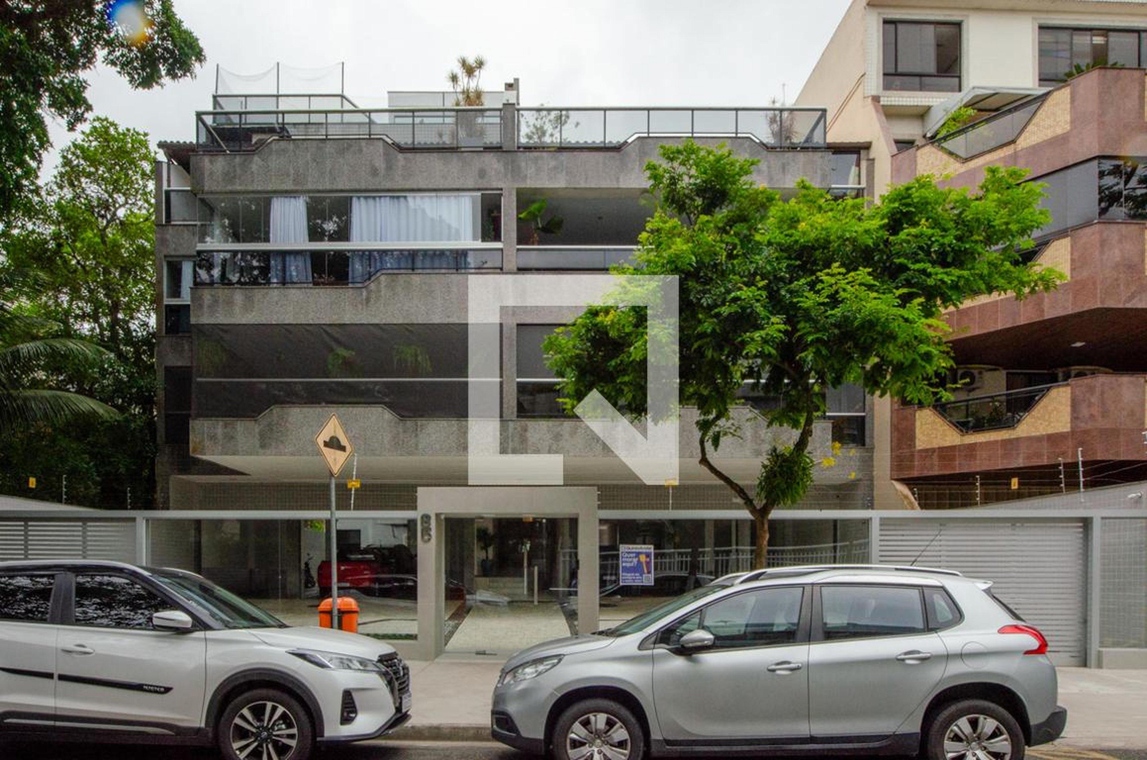 Fachada Condomínio em Rua Clóvis Salgado, 85