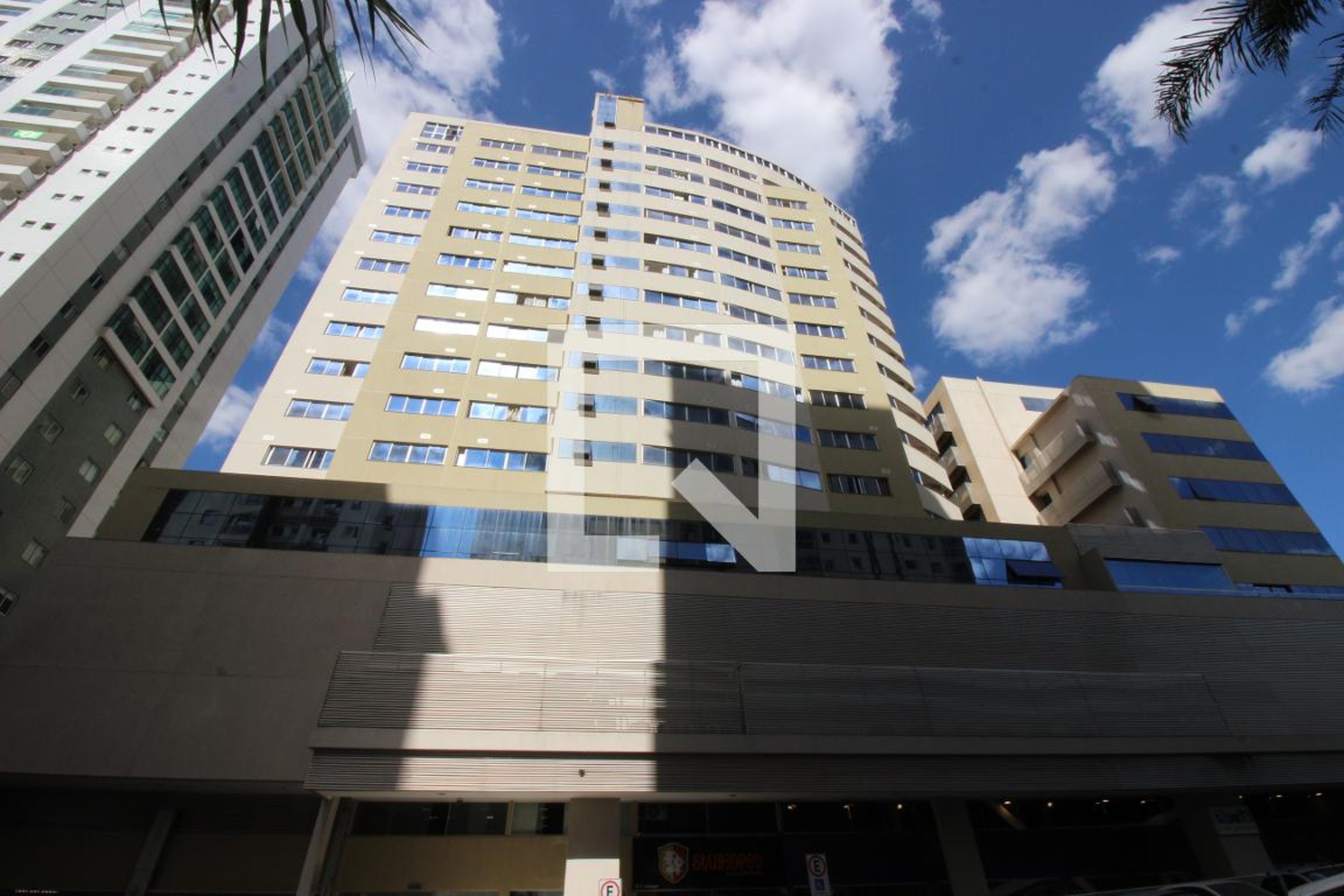 Fachada Condomínio em Rua 30 Norte, 4