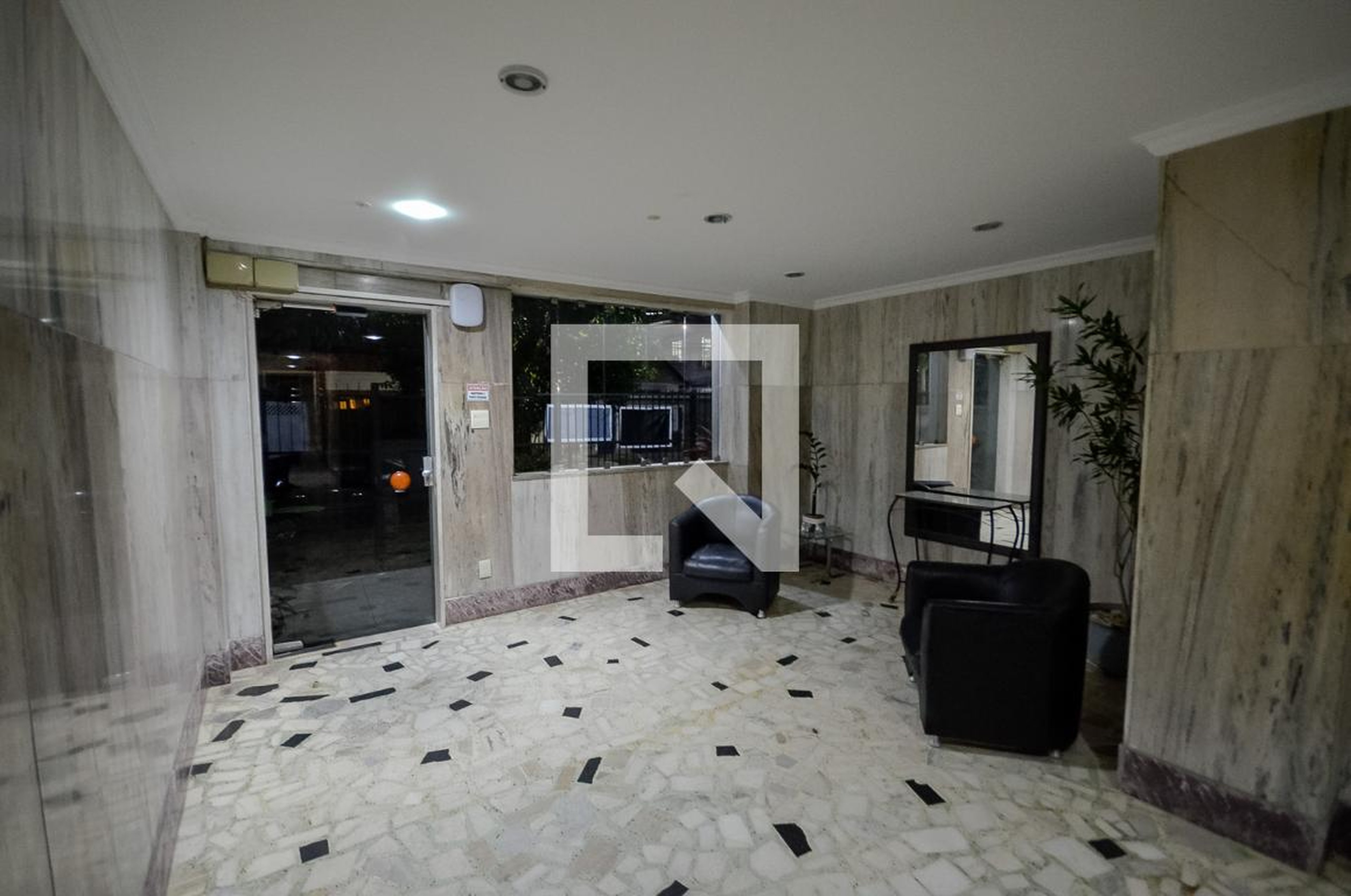 Hall - Roberto Benjó