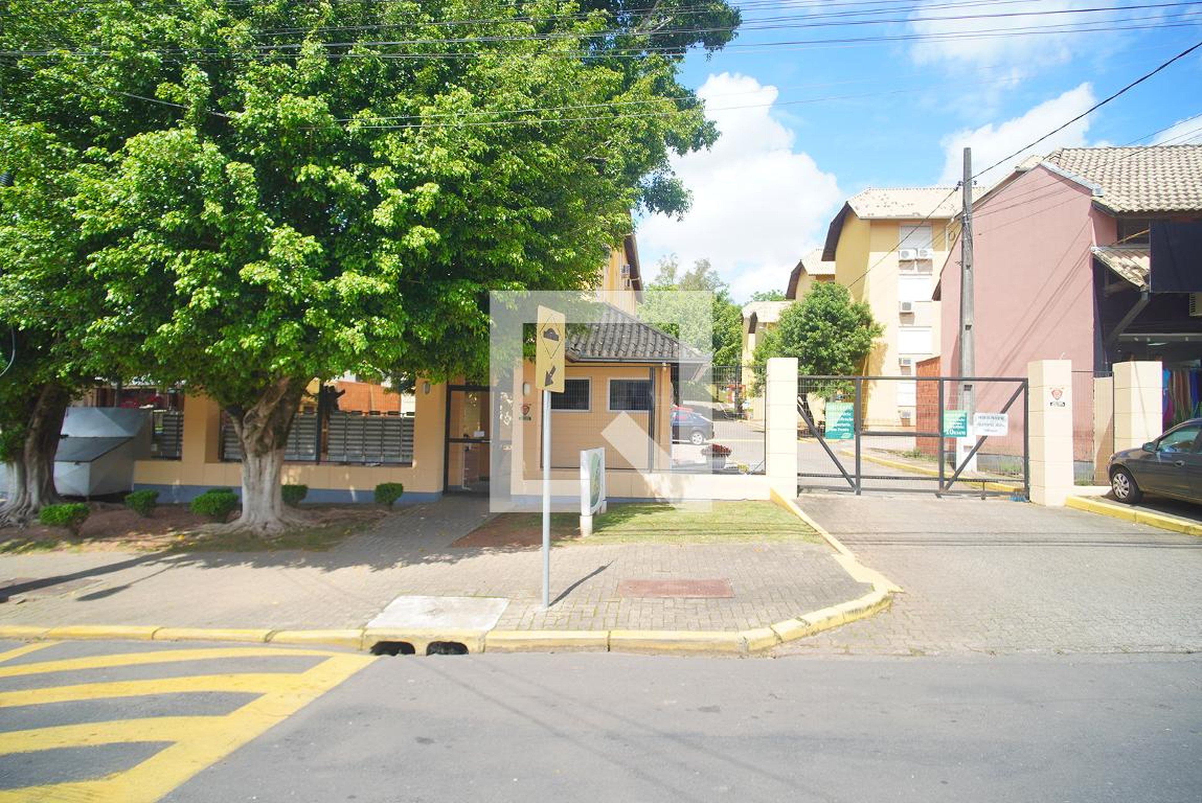 Fachada Condomínio em Rua João Wendelino Hennemann, 328
