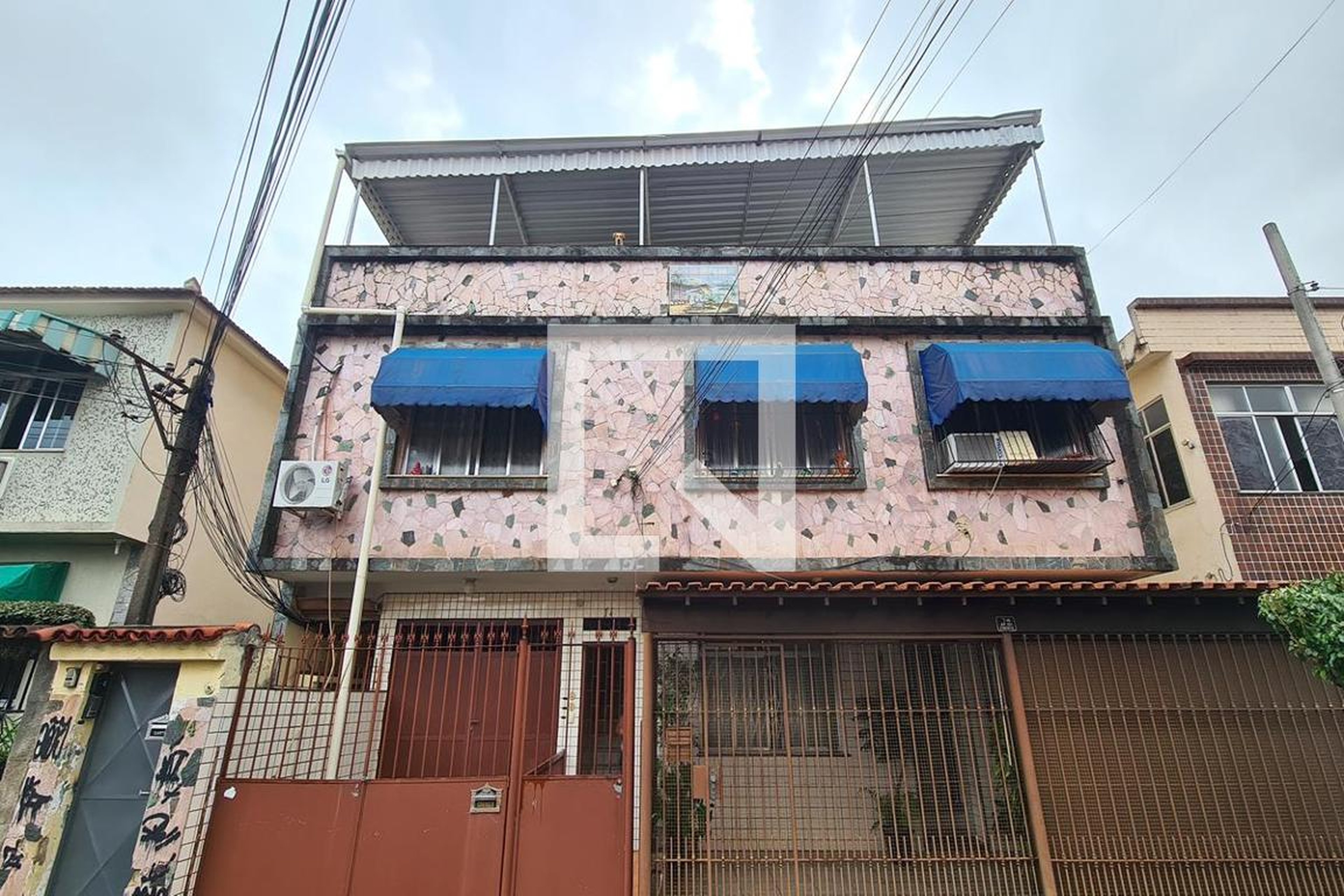 Fachada Condomínio em Rua Frederico de Albuquerque, 74