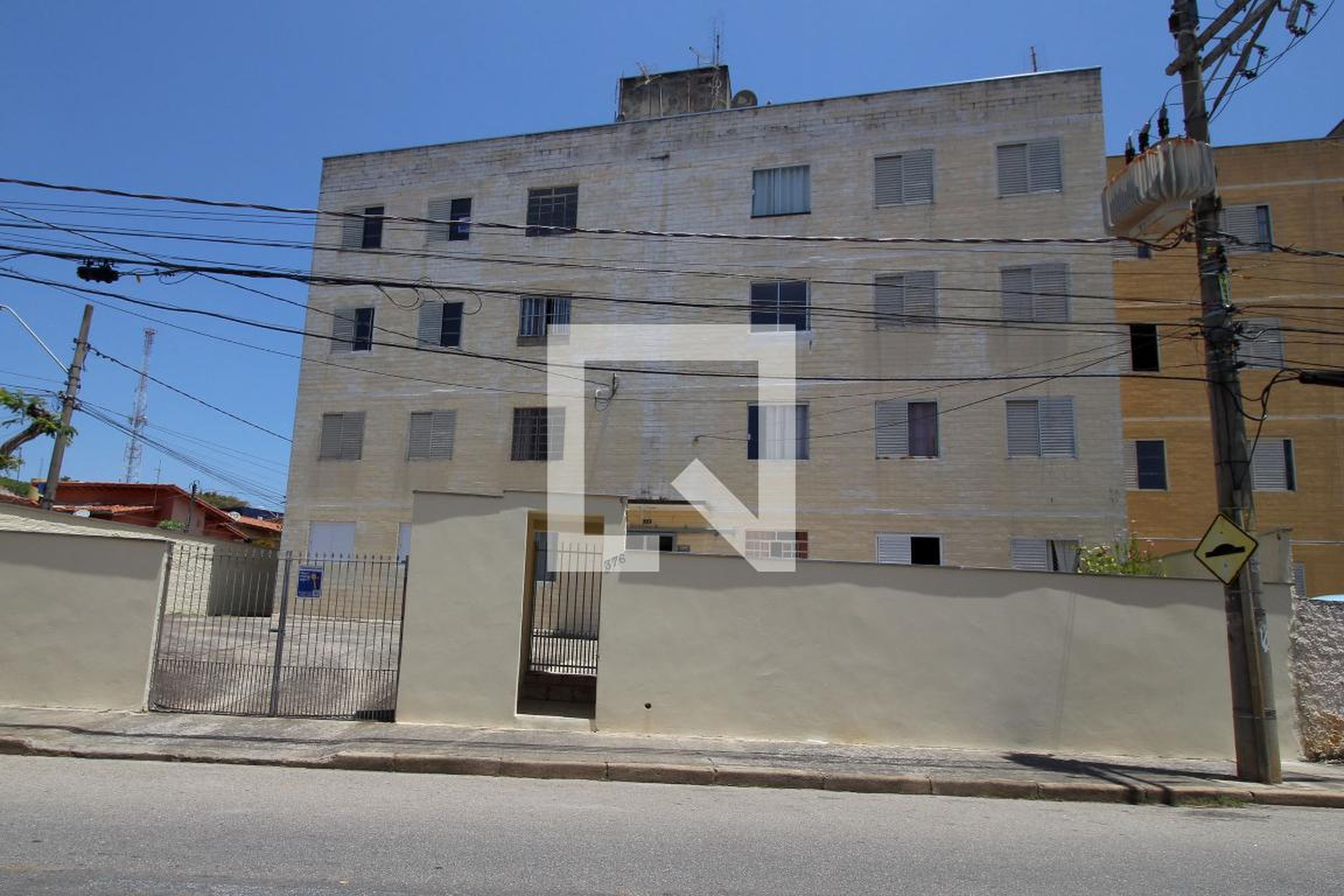 Fachada Condomínio em Rua Maestro Benedito Camargo, 376