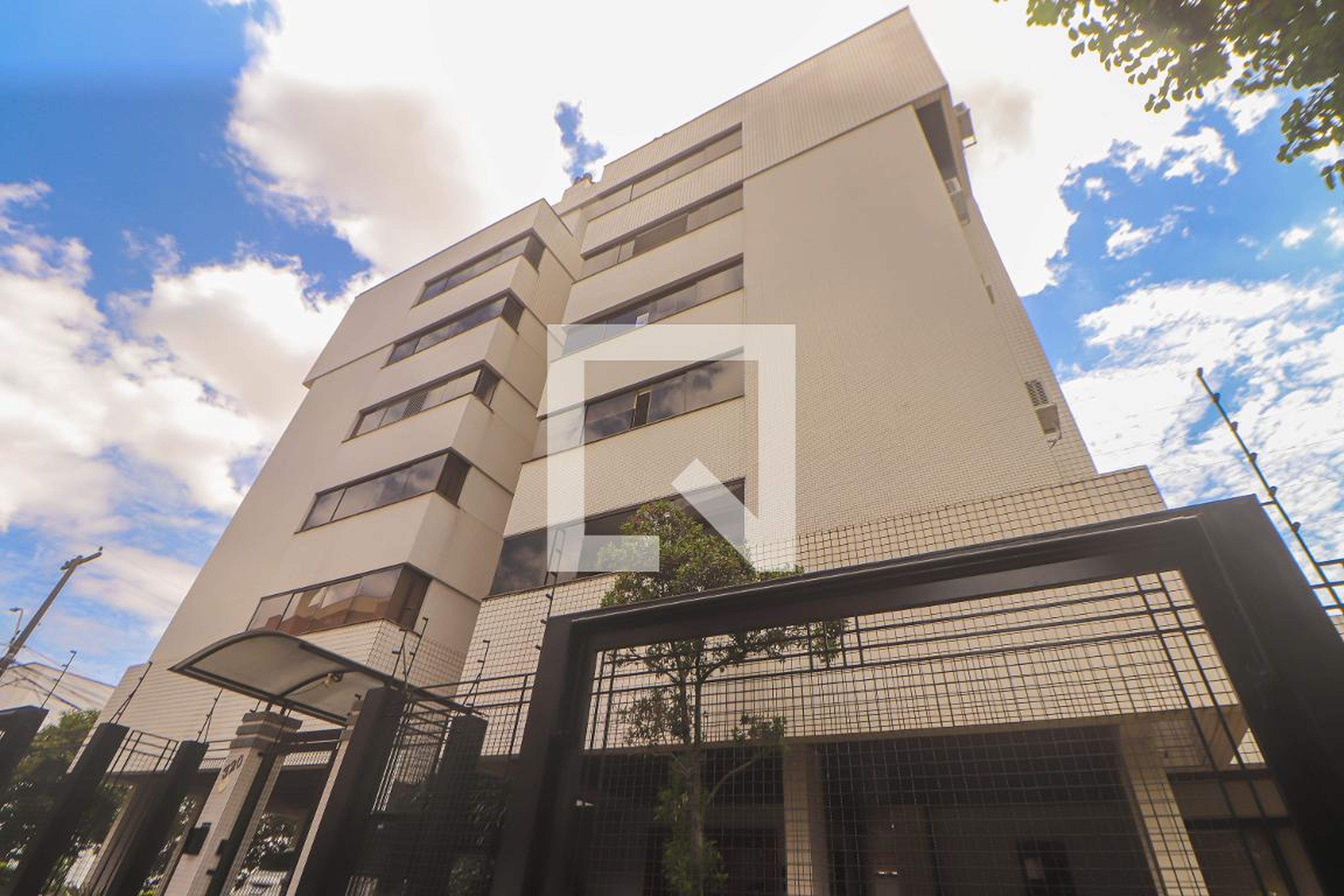 Fachada Condomínio em Rua Rodolfo Simch, 320