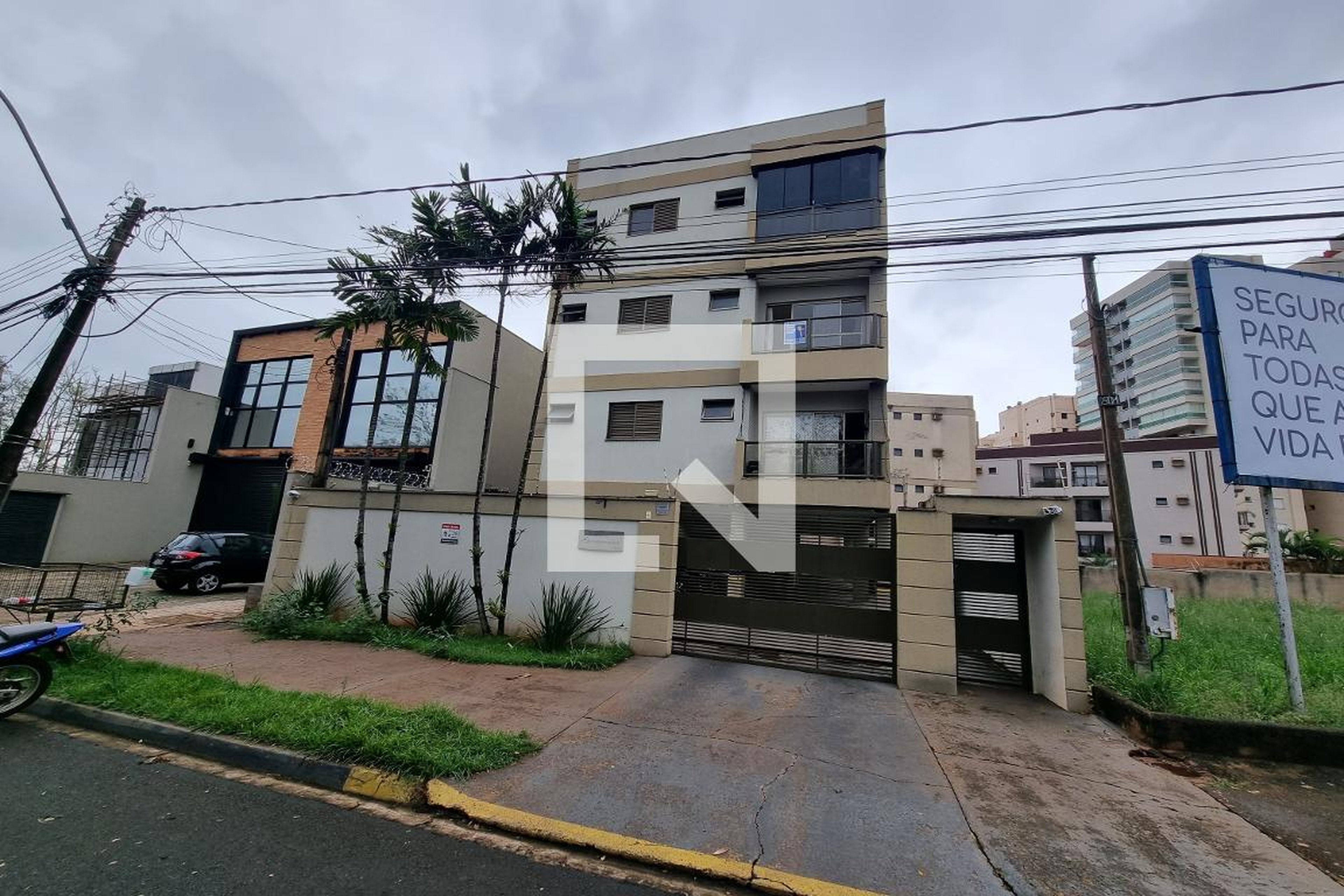 Fachada Condomínio em Rua Marcos Markarian, 615