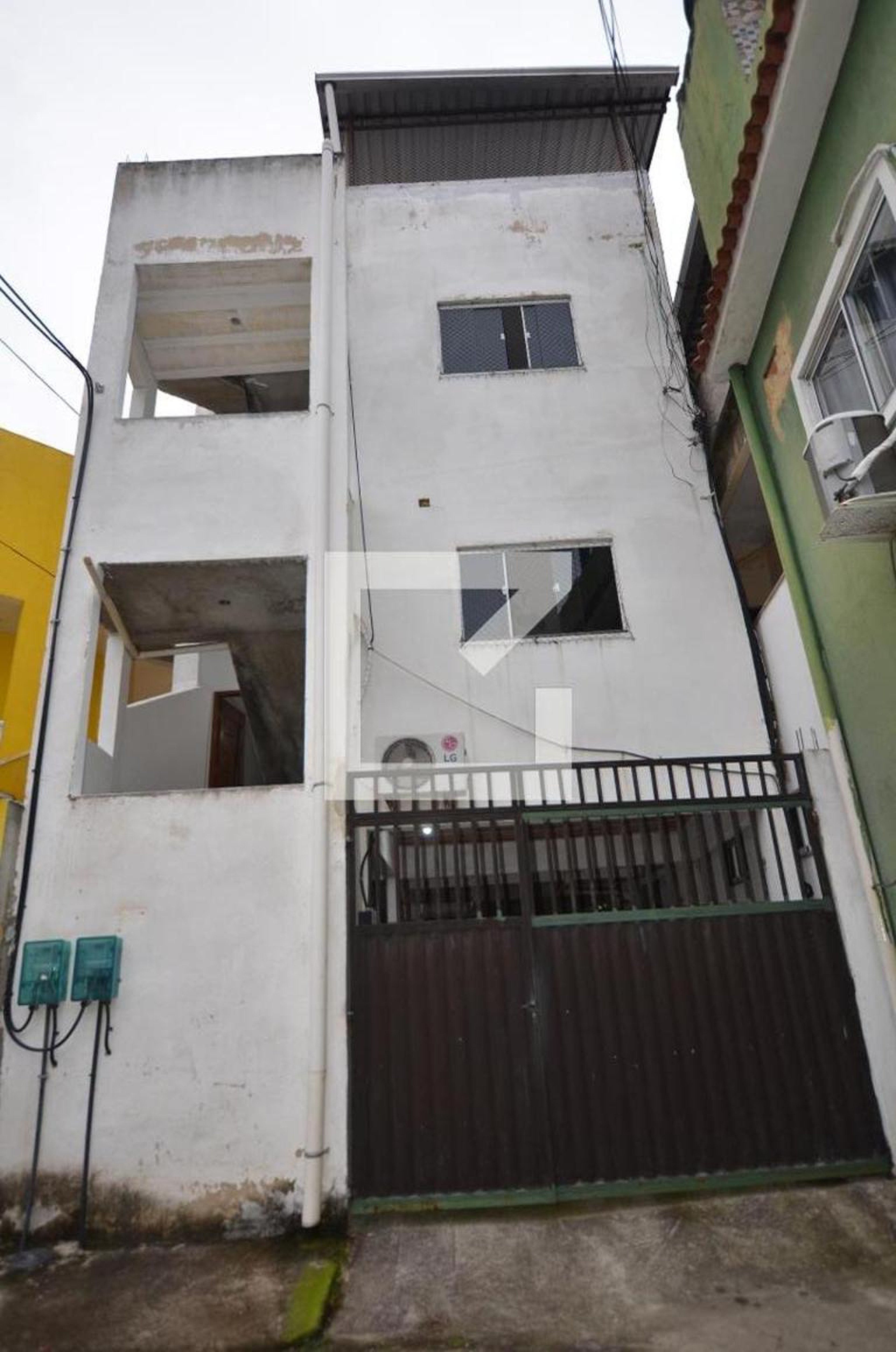 Fachada Condomínio em Rua Cataguáses, 142