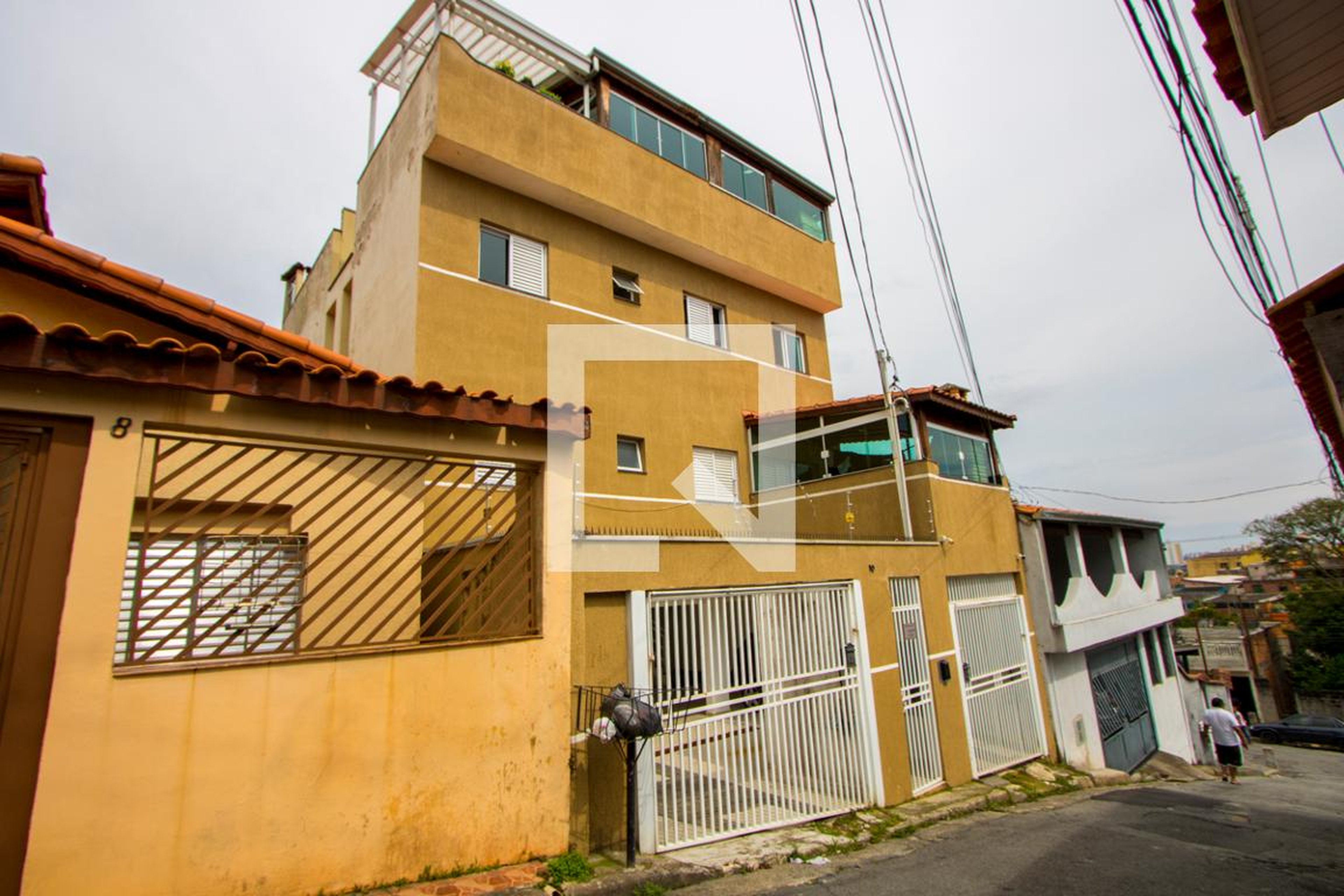 Fachada Condomínio em Rua Mariângela Regina, 10