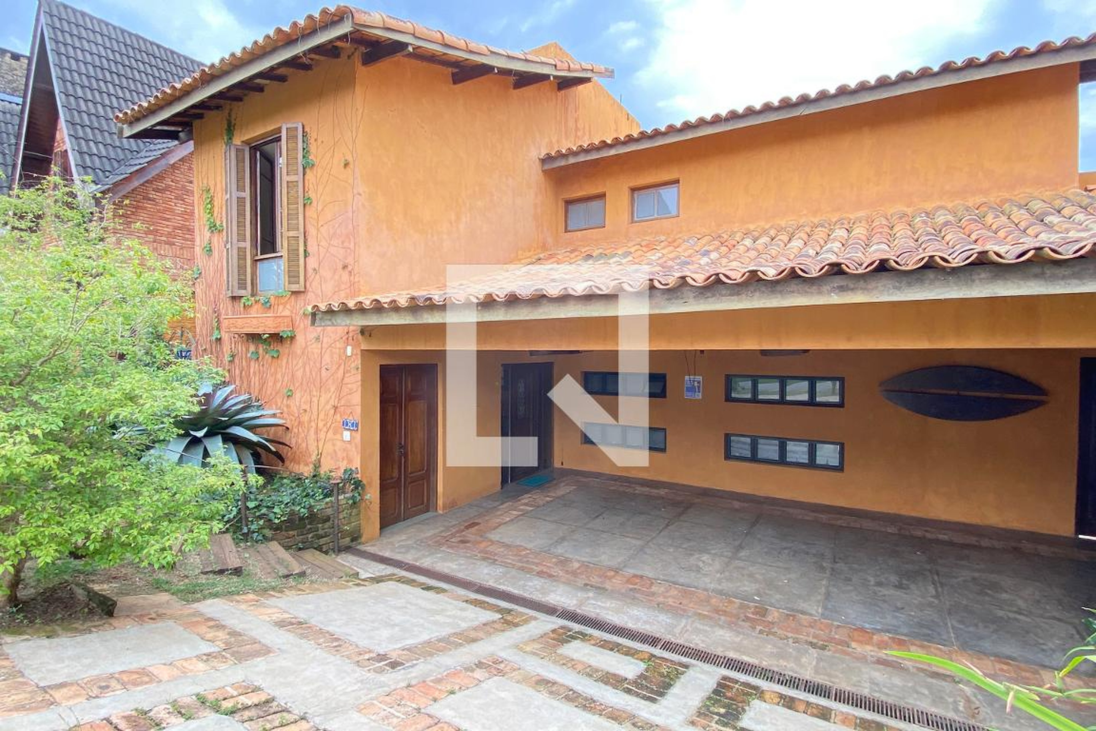 Fachada Condomínio em Alameda Ribeirão Preto, 181