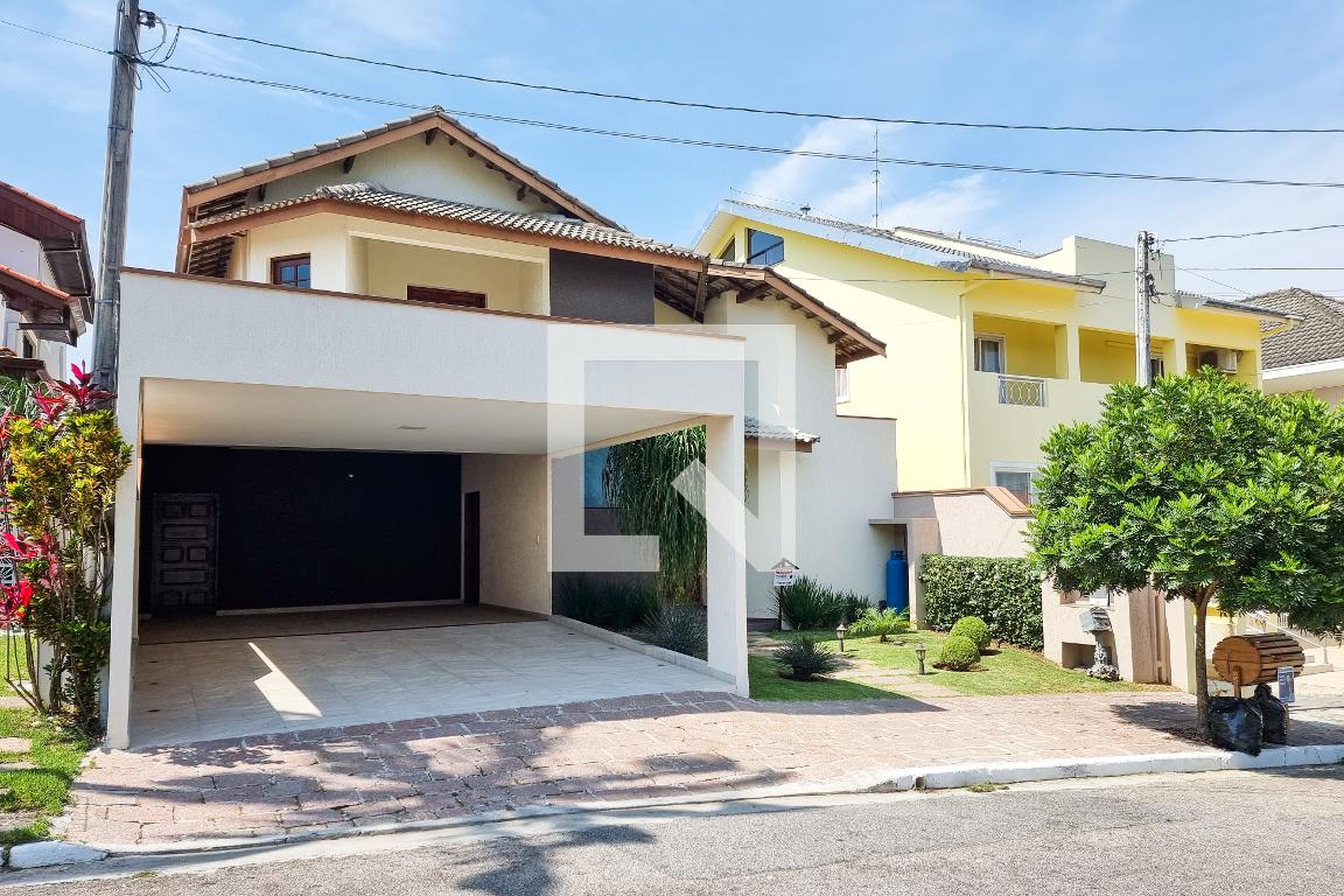 Fachada Condomínio em Rua Nacim Anis Mimessi, 211